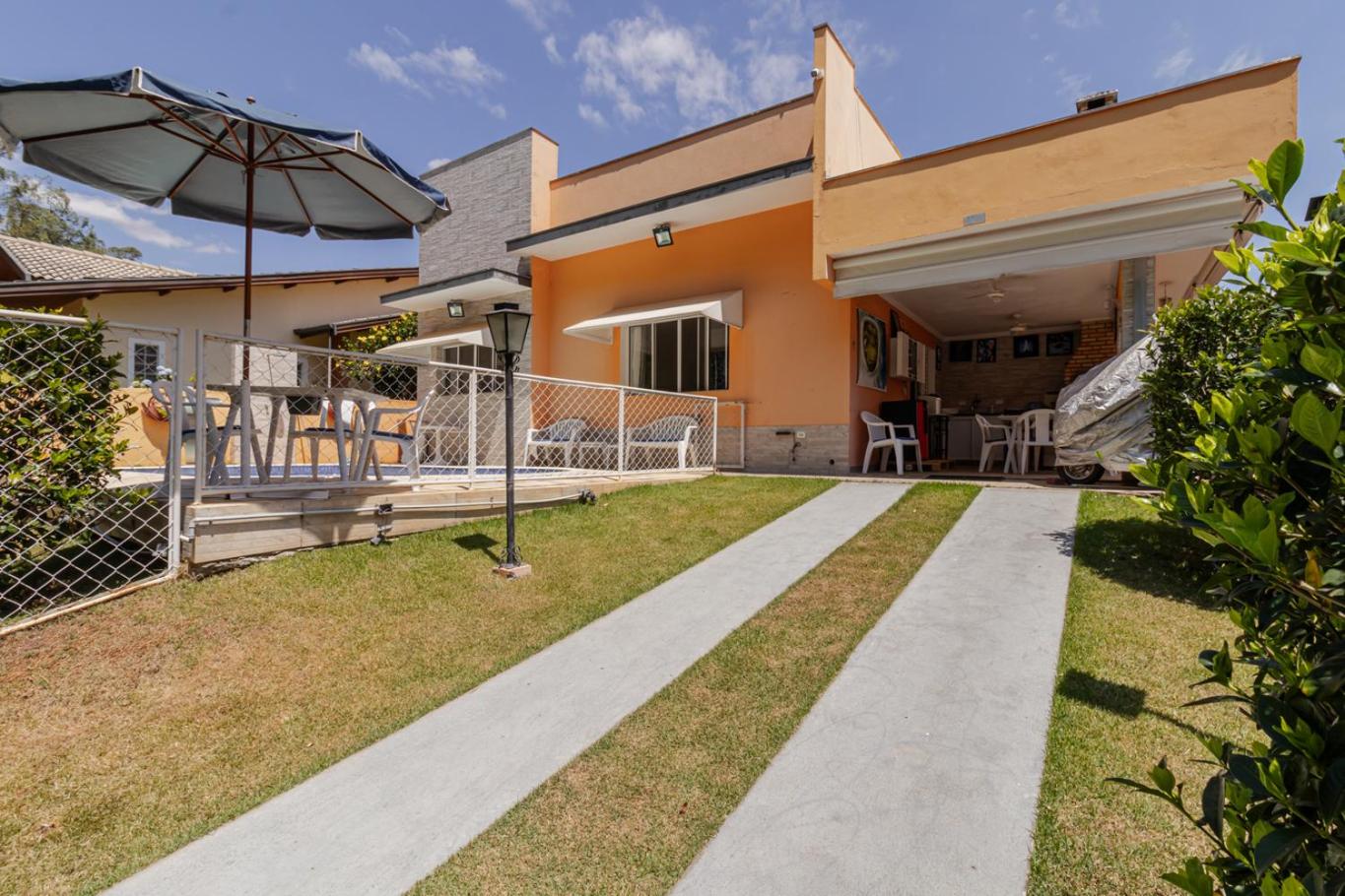 Casa Tematica com Piscina e Churrasqueira