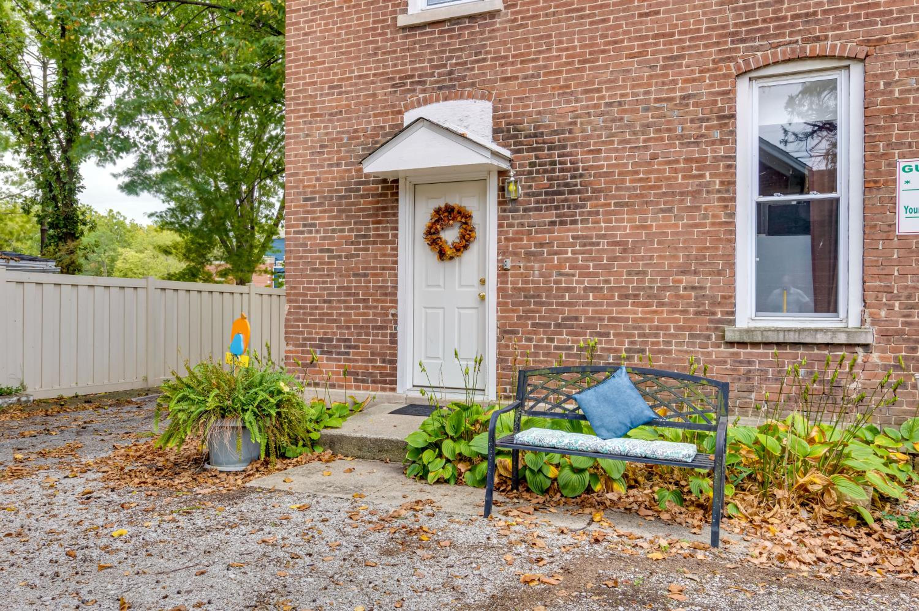 Walkable Dtwn Delphi Studio in Historic Building!