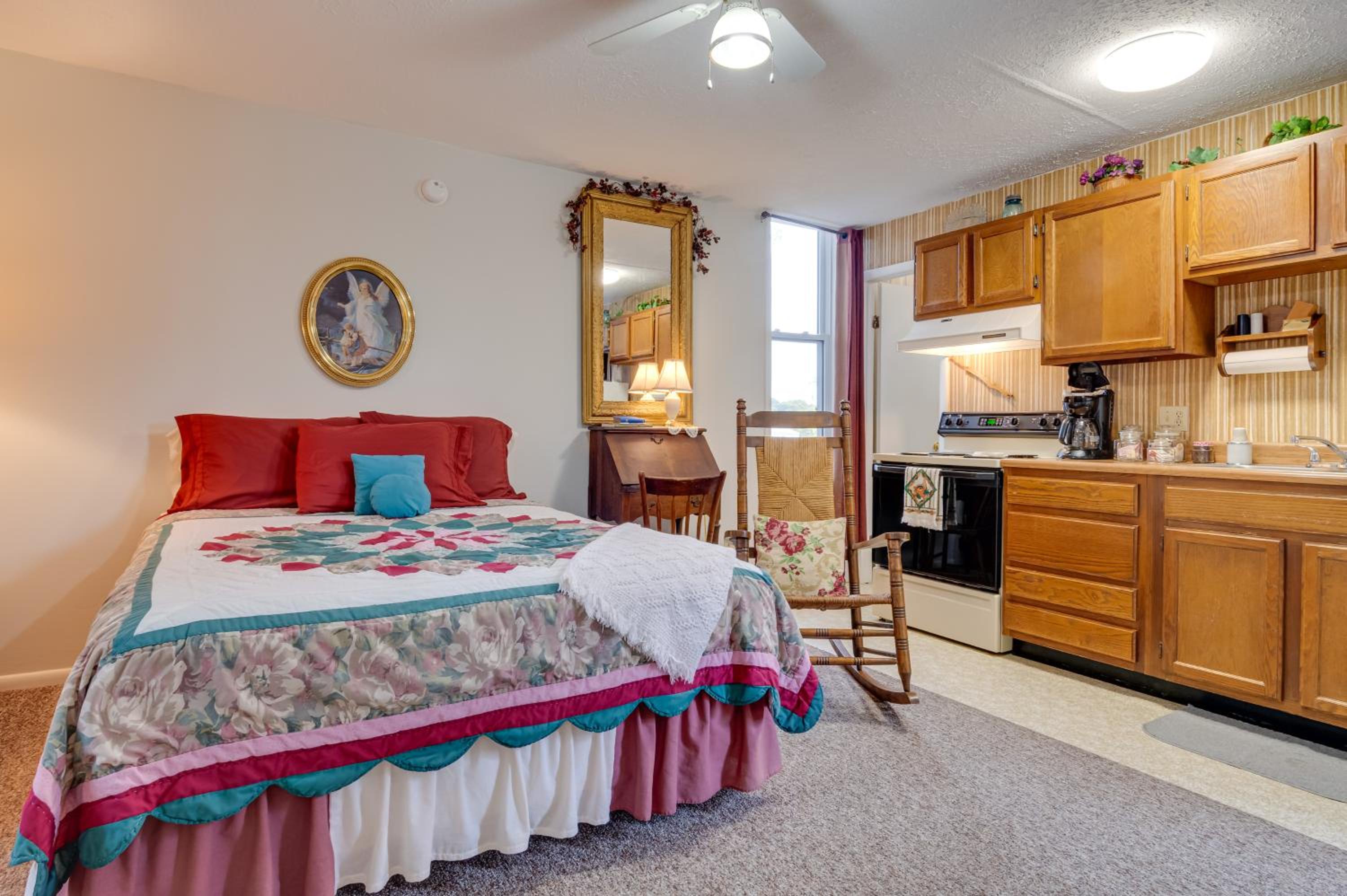 Walkable Dtwn Delphi Studio in Historic Building!