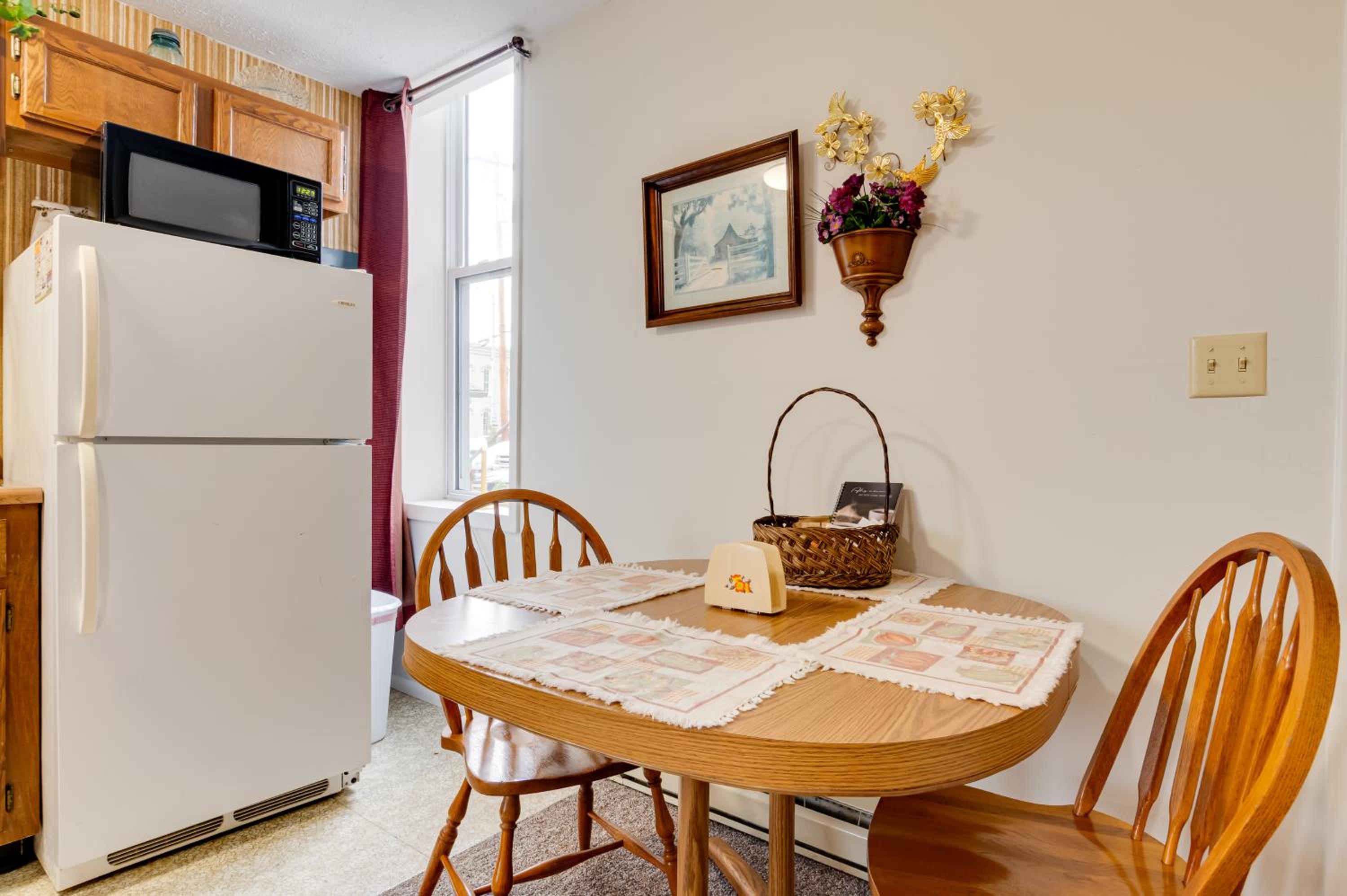 Walkable Dtwn Delphi Studio in Historic Building!