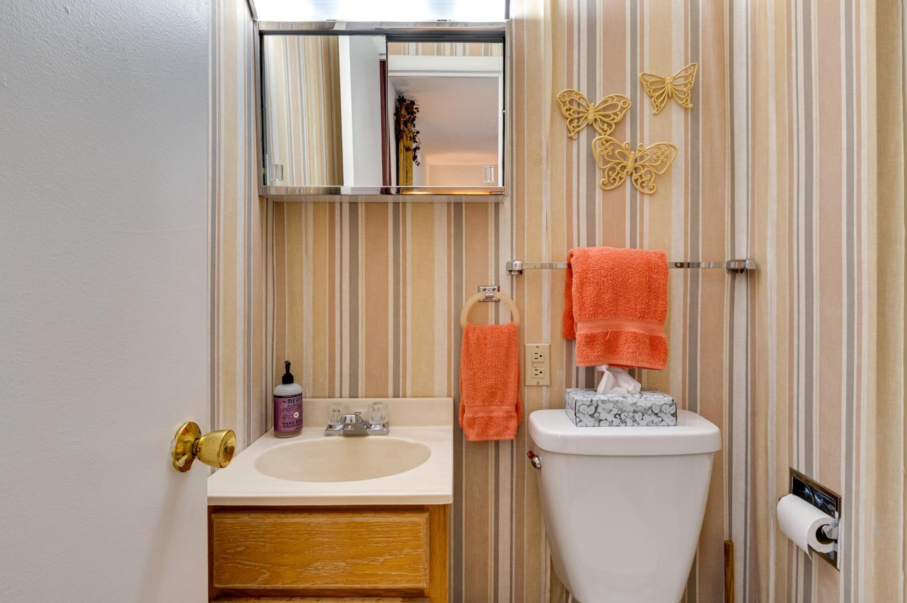Walkable Dtwn Delphi Studio in Historic Building!