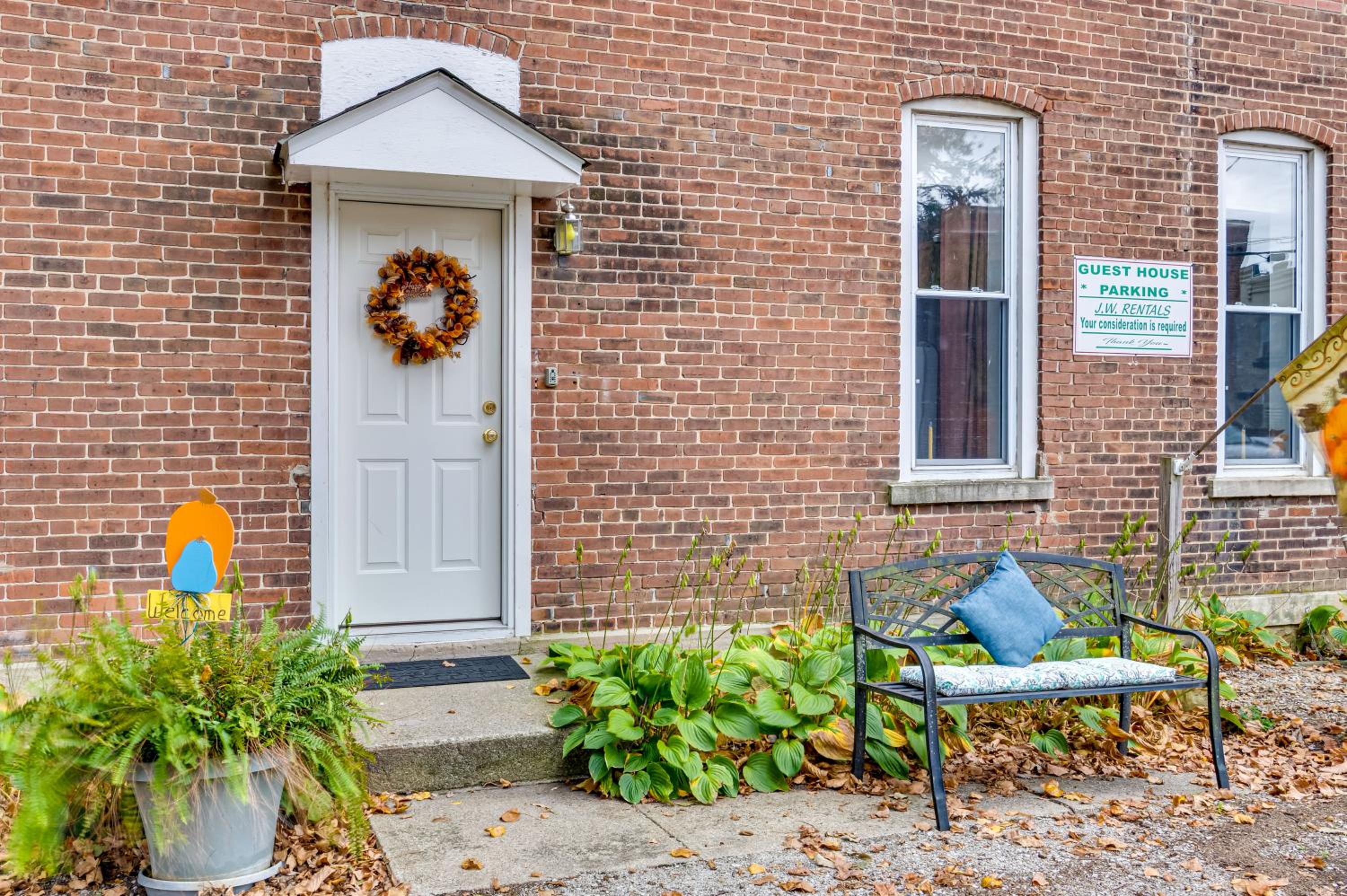 Walkable Dtwn Delphi Studio in Historic Building!