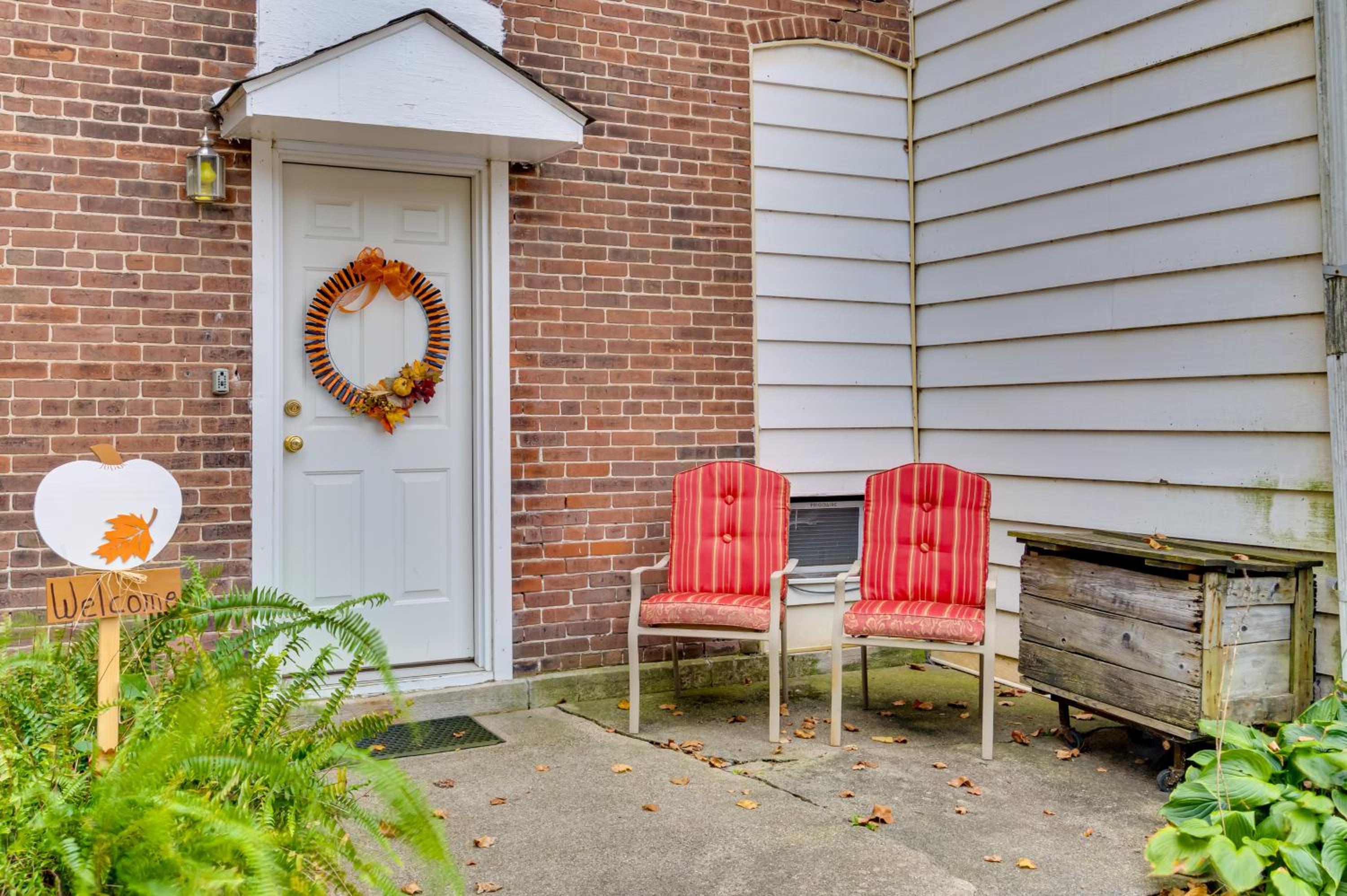 Walk to Main St and Creek Historic Delphi Studio