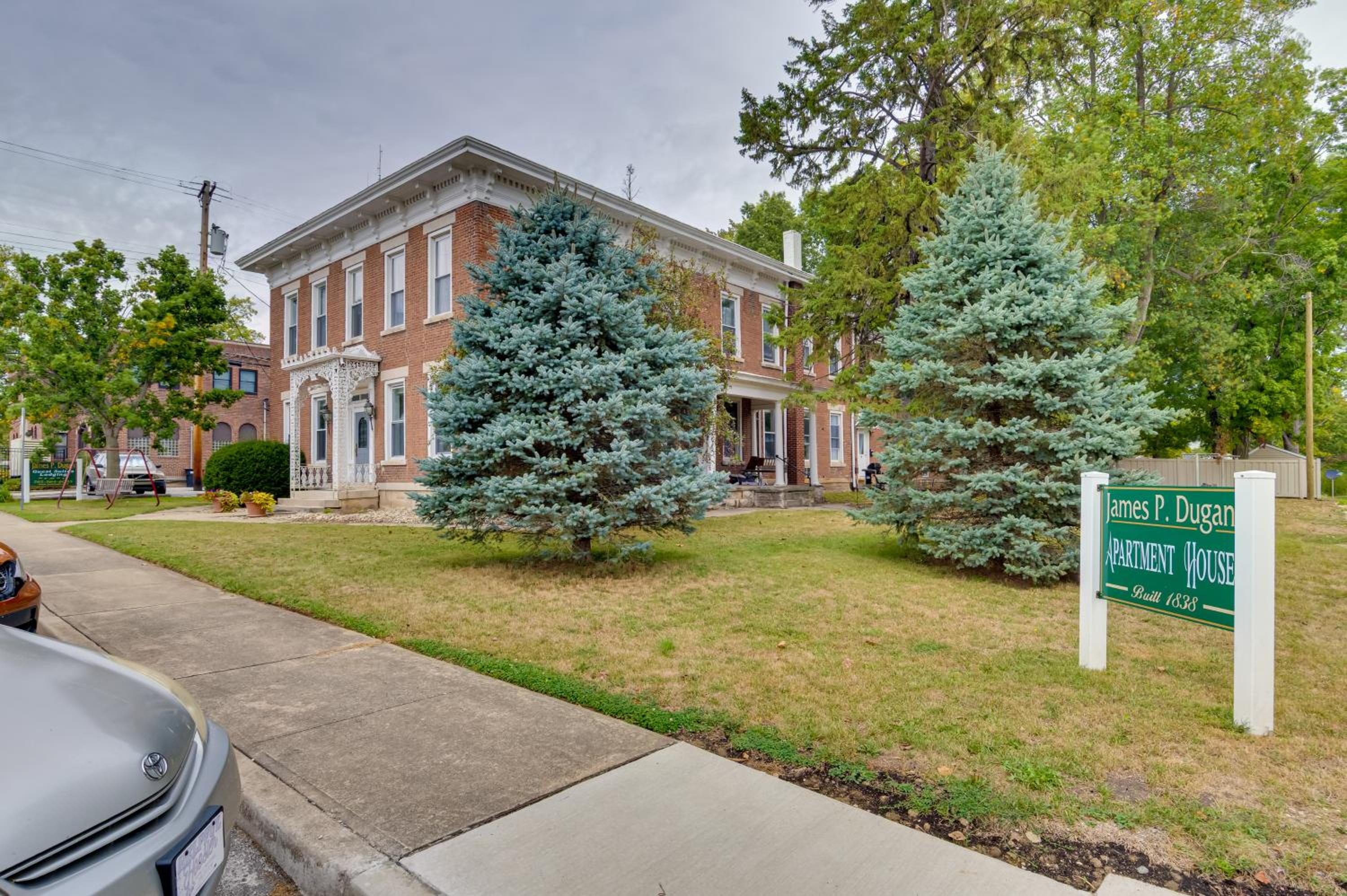 Walk to Main St and Creek Historic Delphi Studio