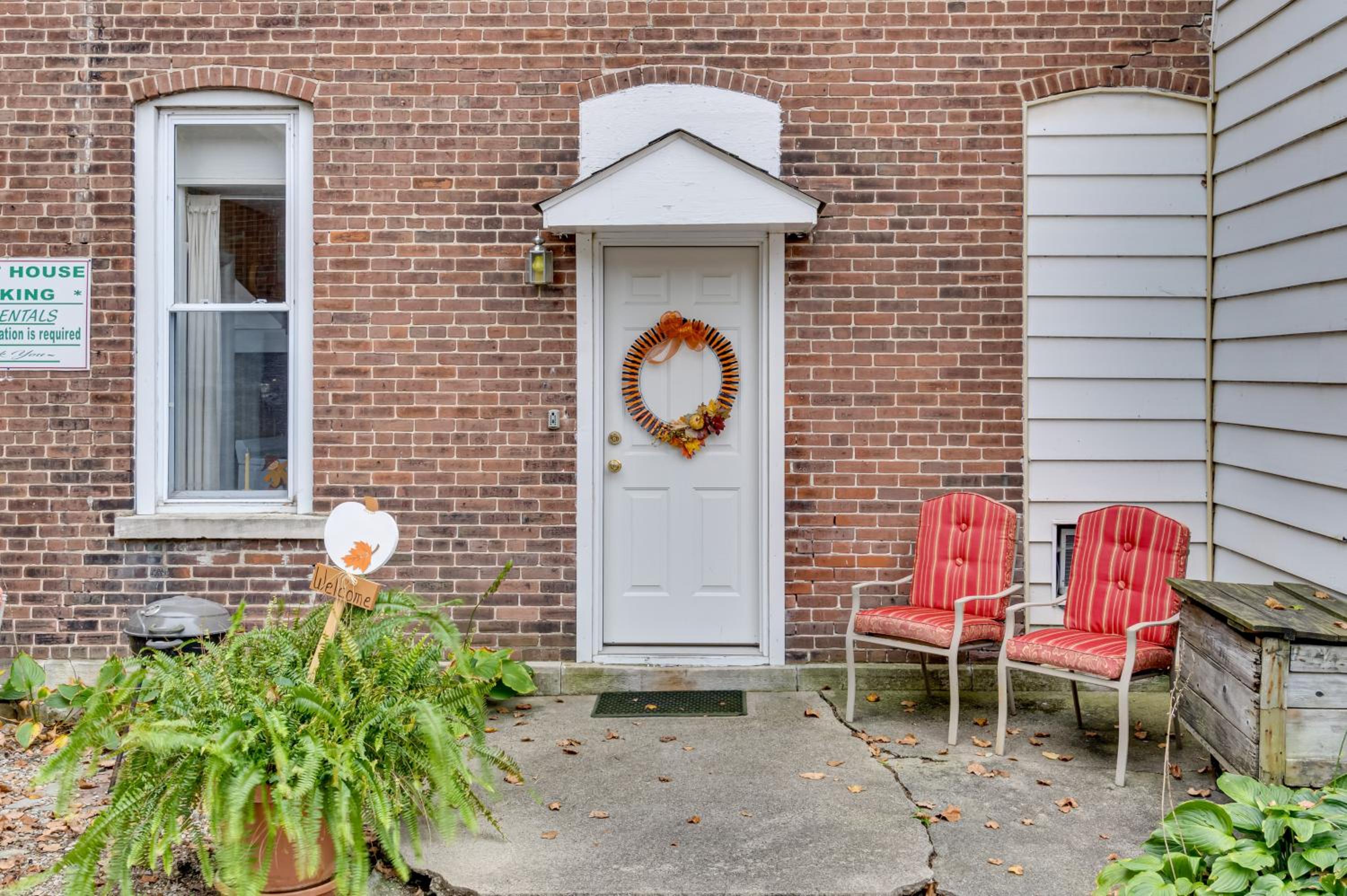 Walk to Main St and Creek Historic Delphi Studio