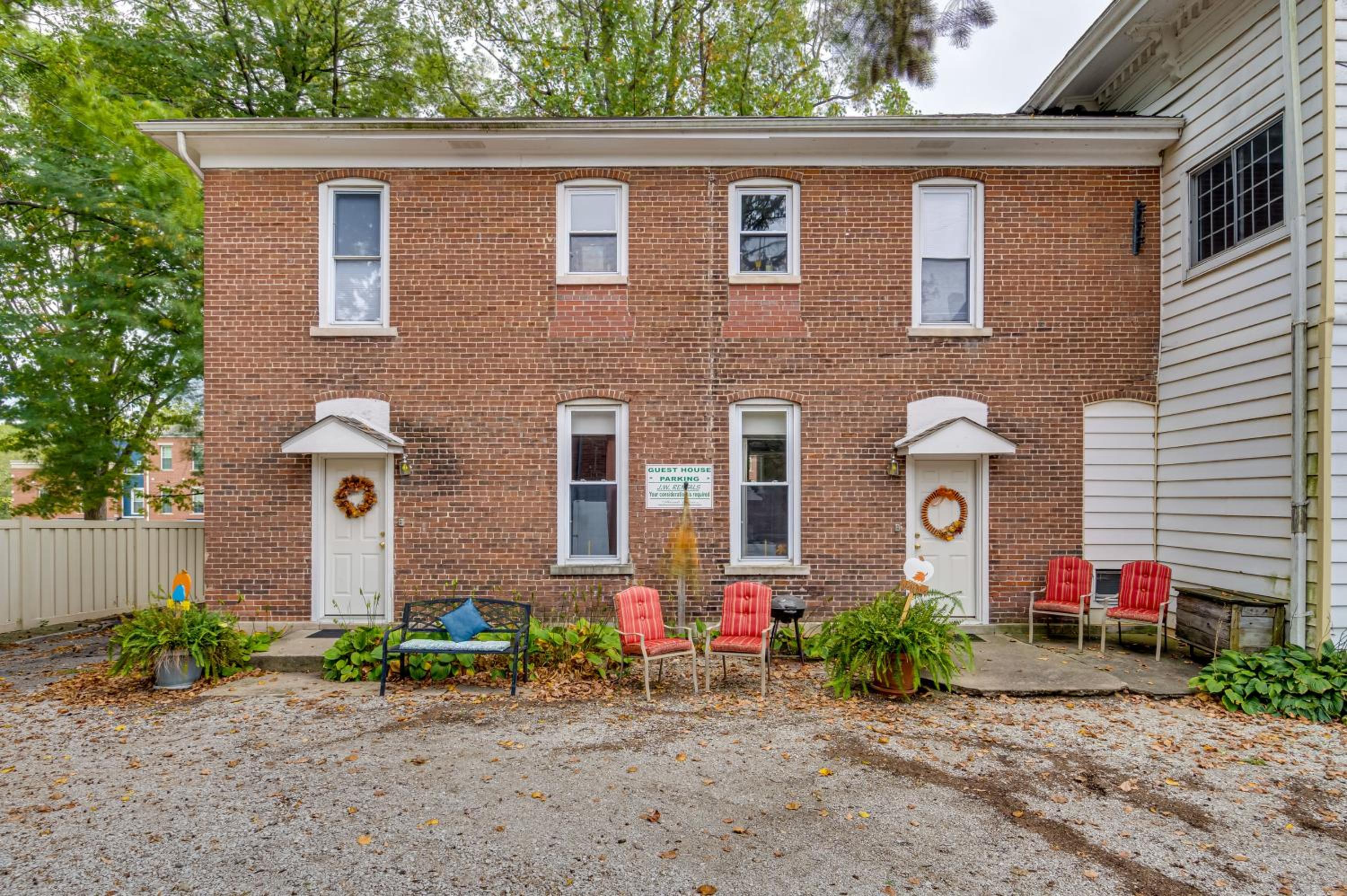 Walk to Main St and Creek Historic Delphi Studio