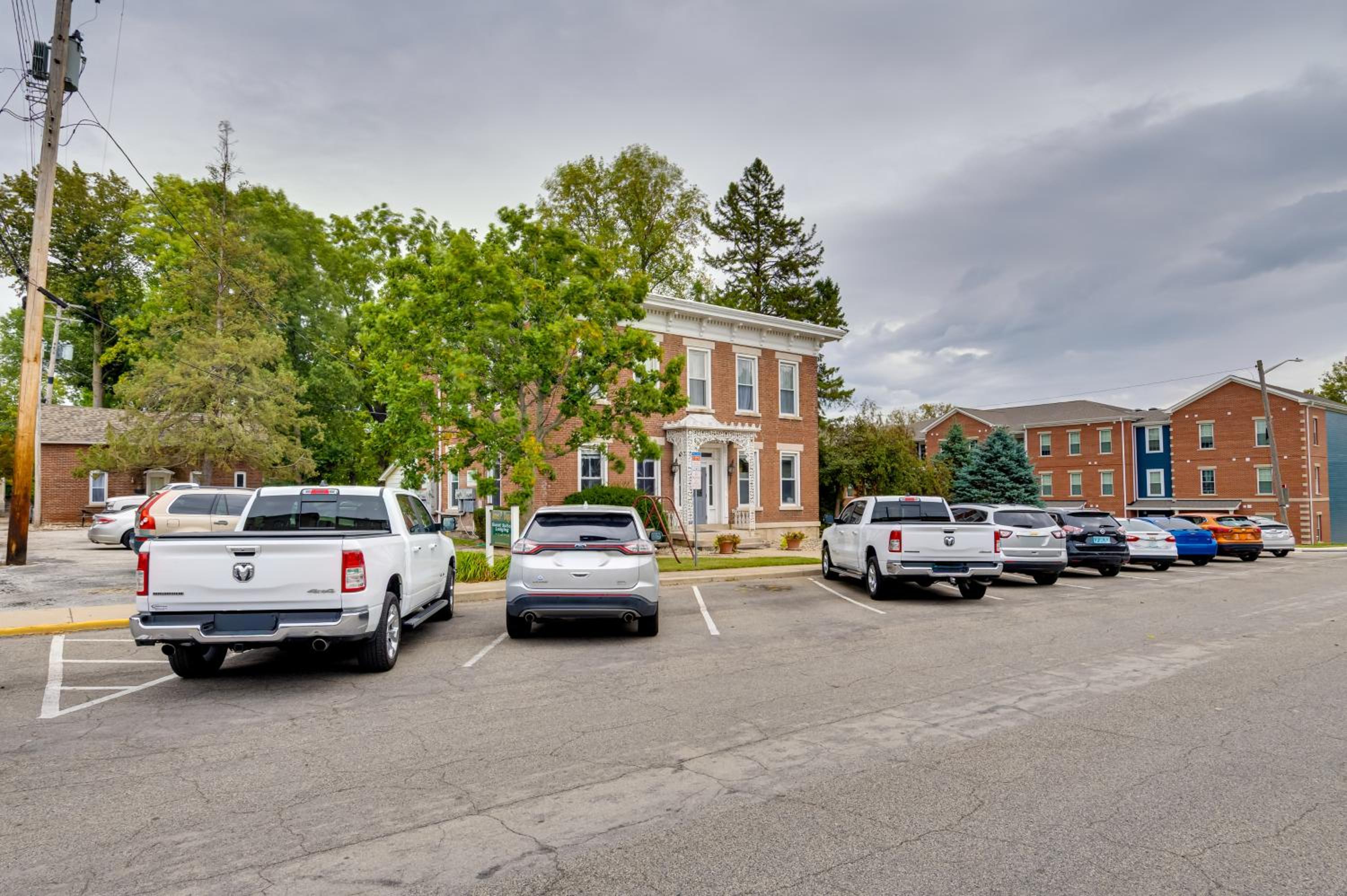 Walk to Main St and Creek Historic Delphi Studio
