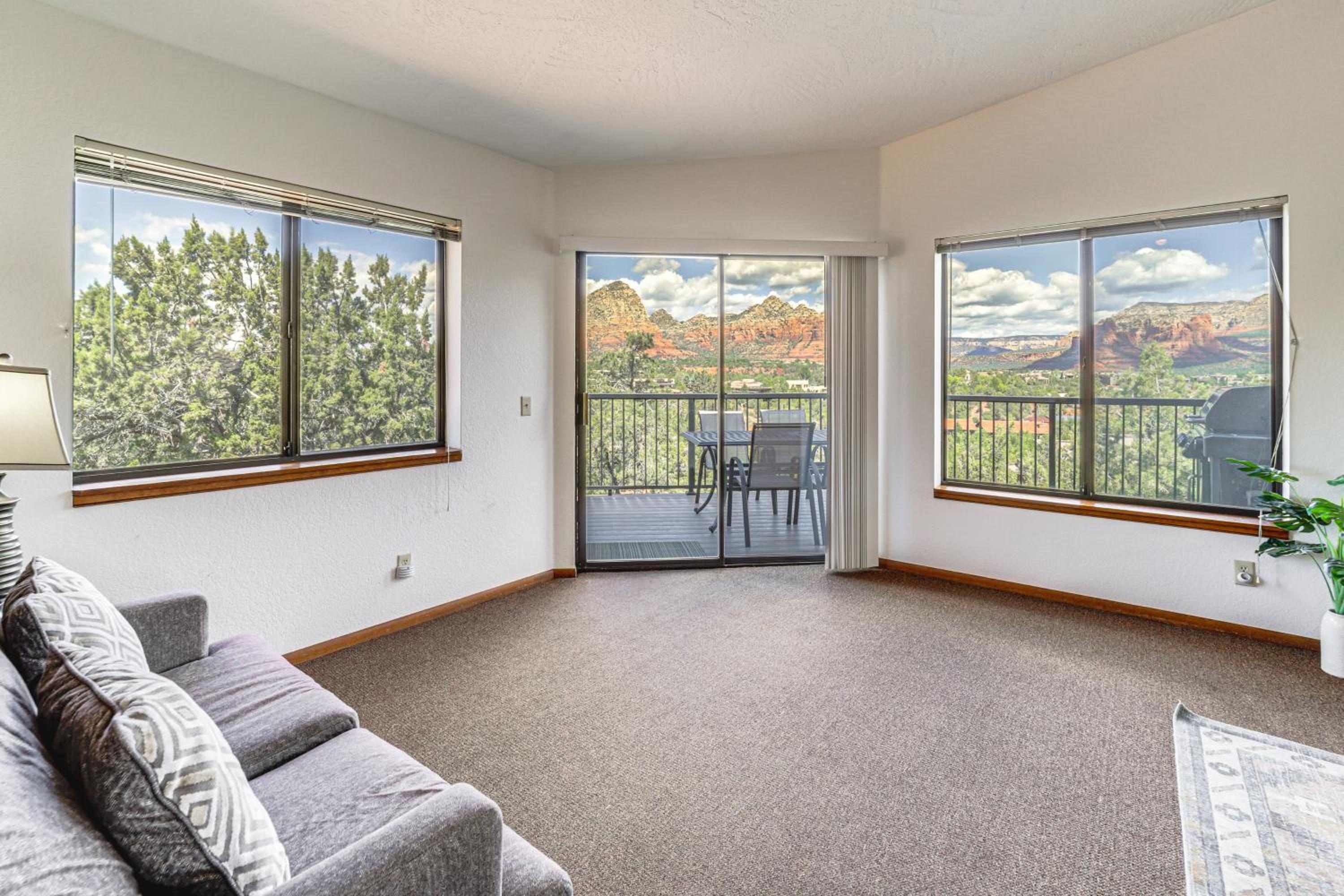 2 Mi to Uptown Sedona Home with Hot Tub and Fire Pit!