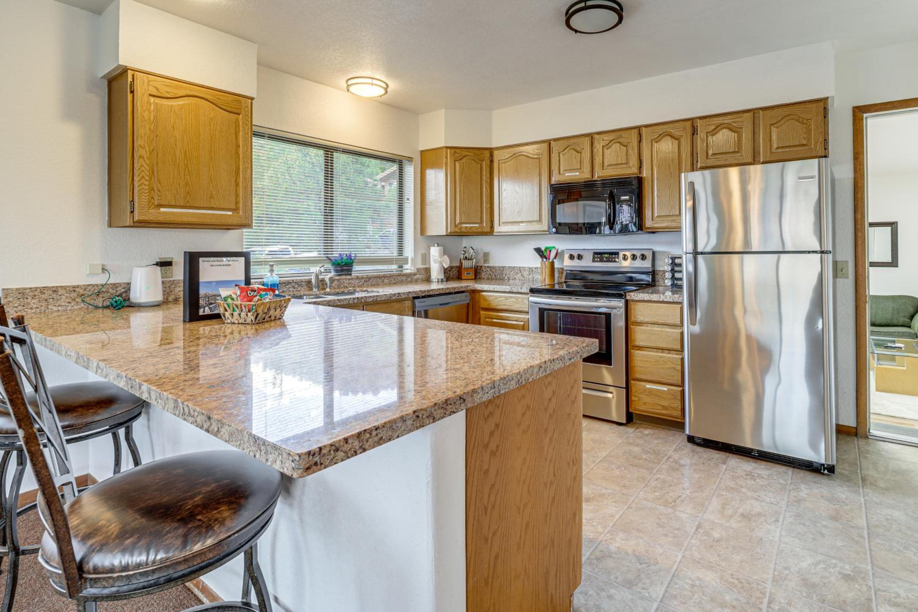 2 Mi to Uptown Sedona Home with Hot Tub and Fire Pit!