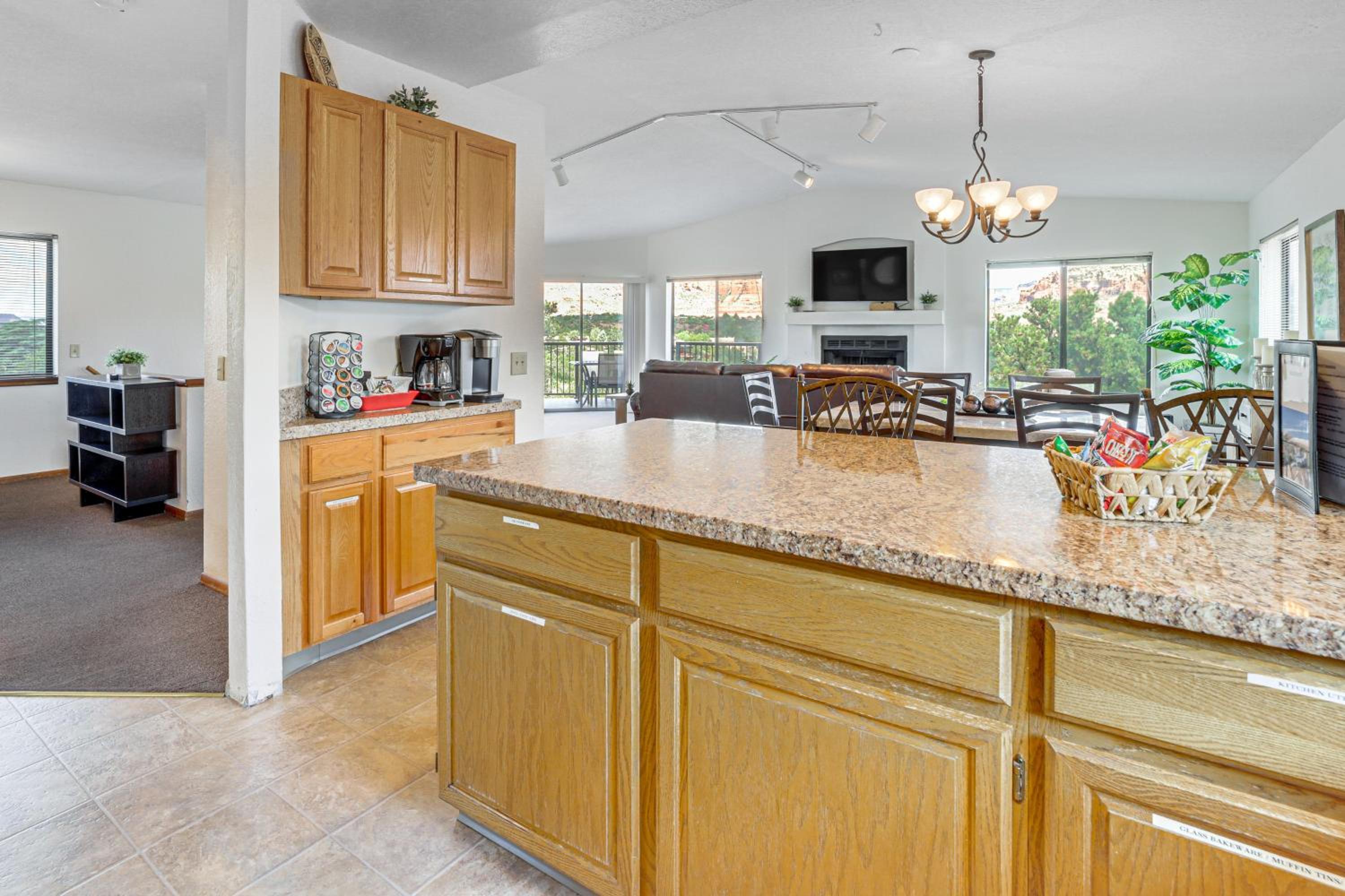 2 Mi to Uptown Sedona Home with Hot Tub and Fire Pit!