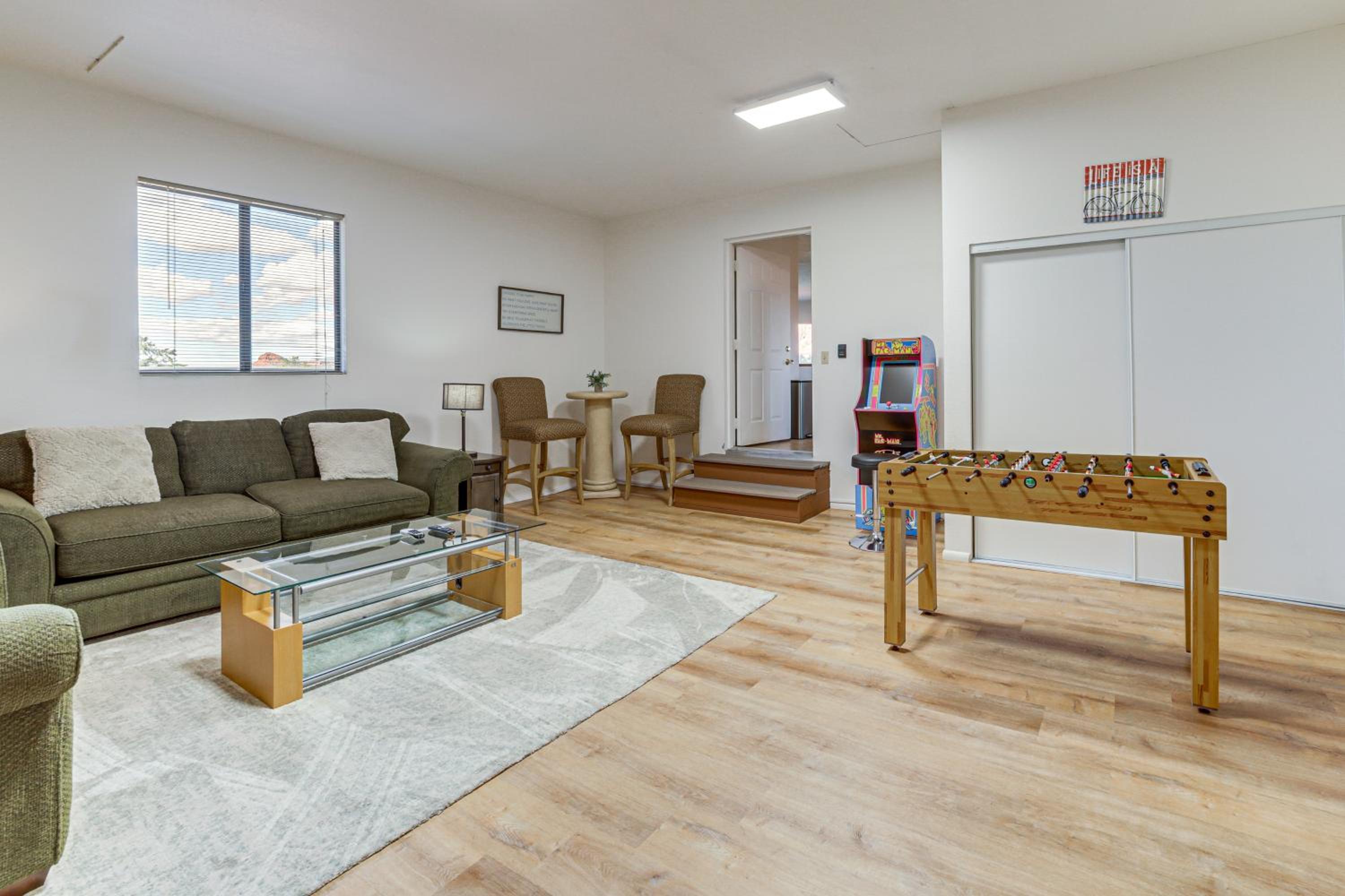 2 Mi to Uptown Sedona Home with Hot Tub and Fire Pit!