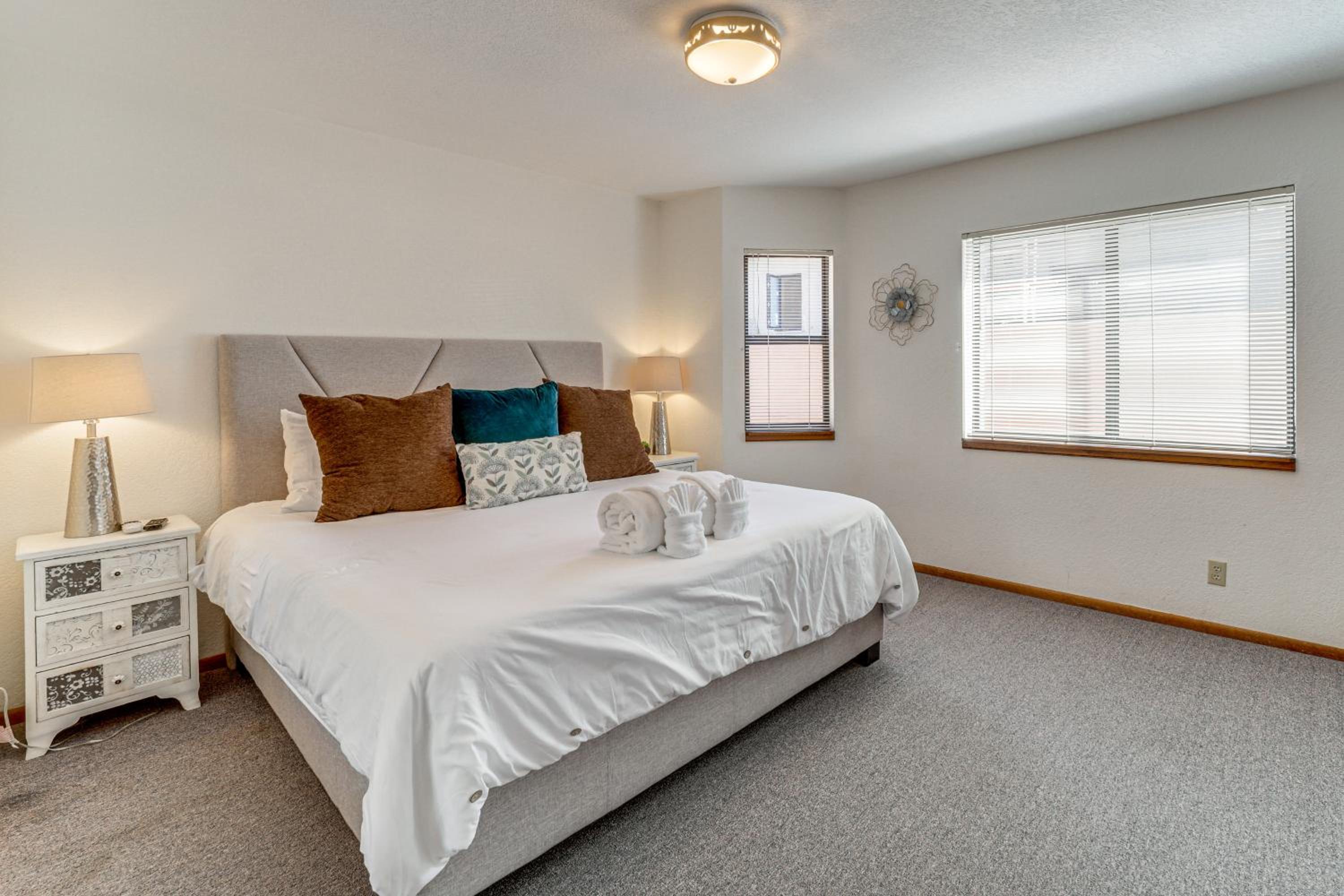 2 Mi to Uptown Sedona Home with Hot Tub and Fire Pit!