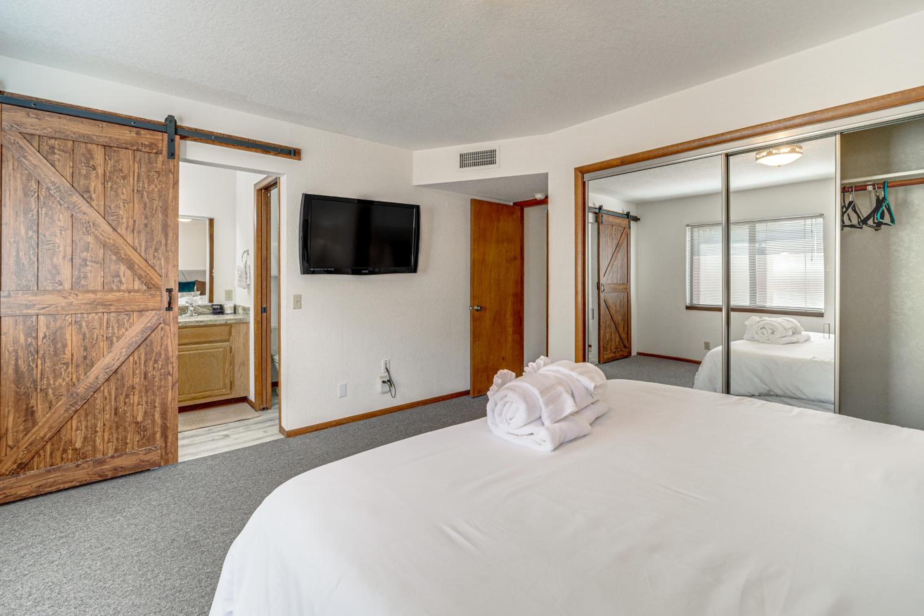 2 Mi to Uptown Sedona Home with Hot Tub and Fire Pit!