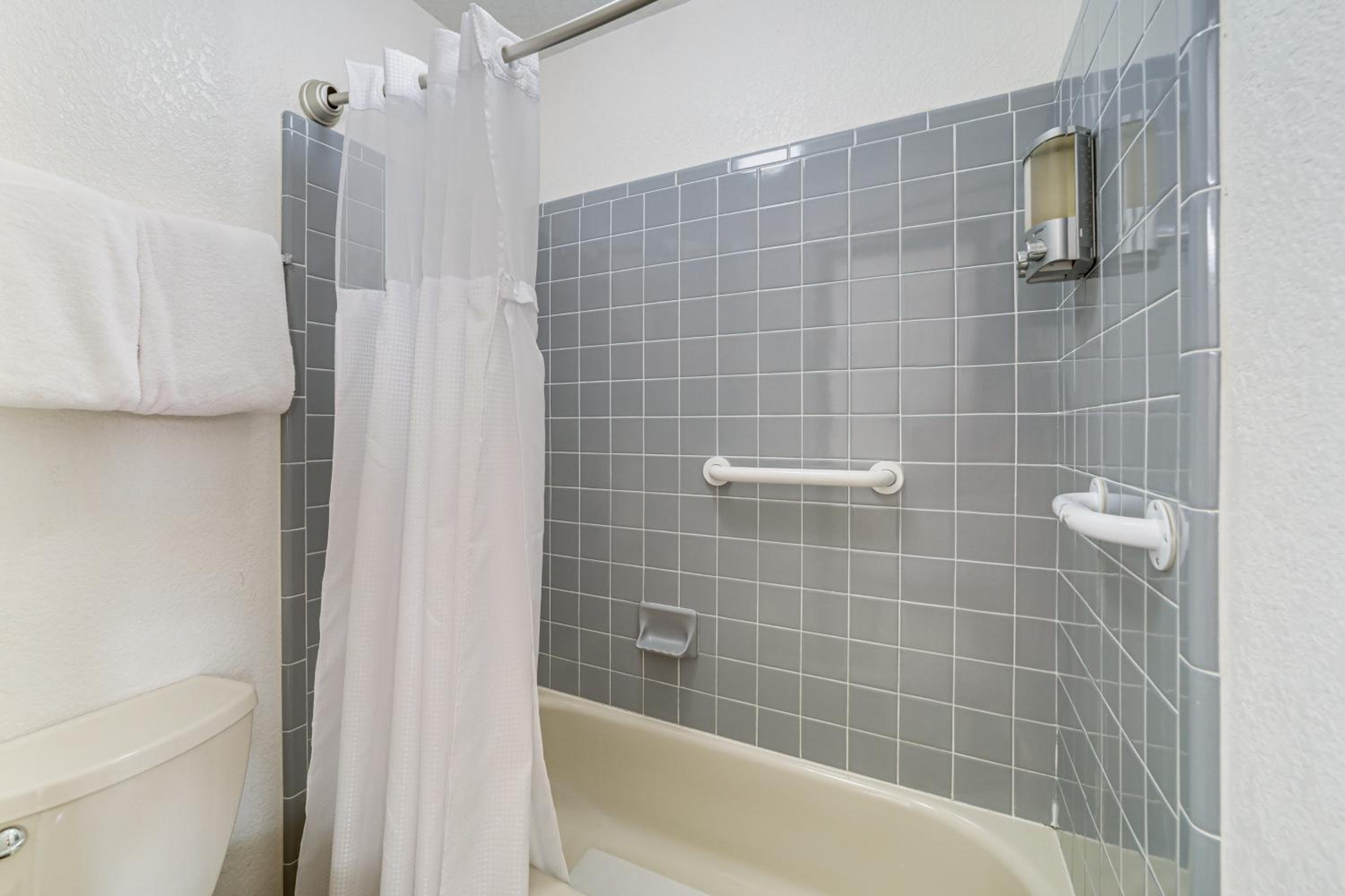 2 Mi to Uptown Sedona Home with Hot Tub and Fire Pit!