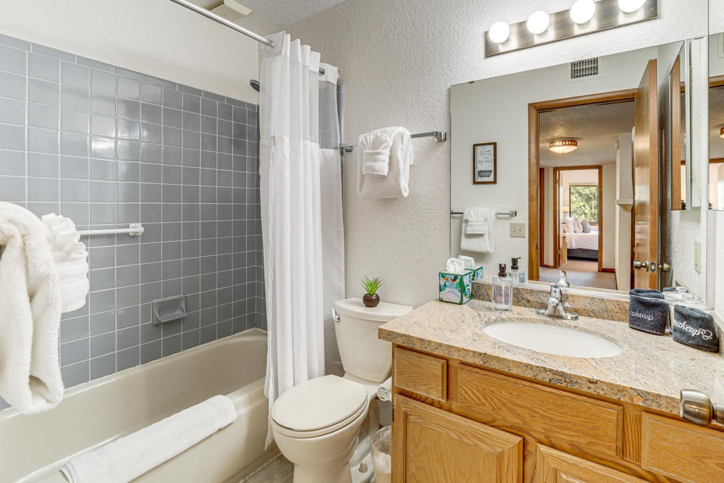 2 Mi to Uptown Sedona Home with Hot Tub and Fire Pit!
