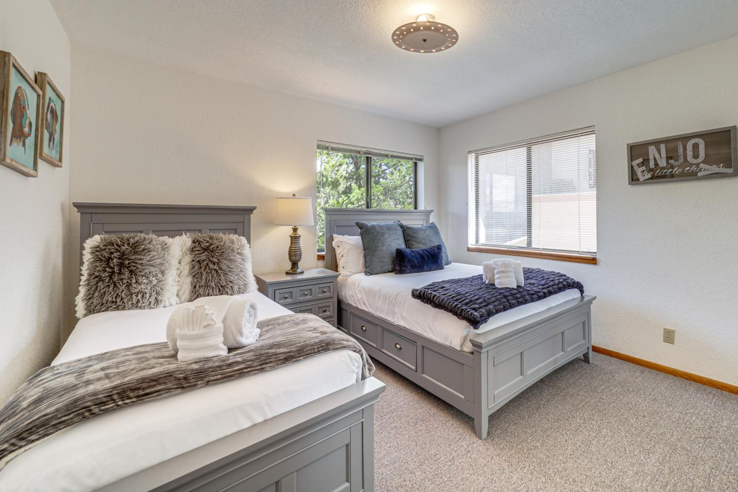 2 Mi to Uptown Sedona Home with Hot Tub and Fire Pit!