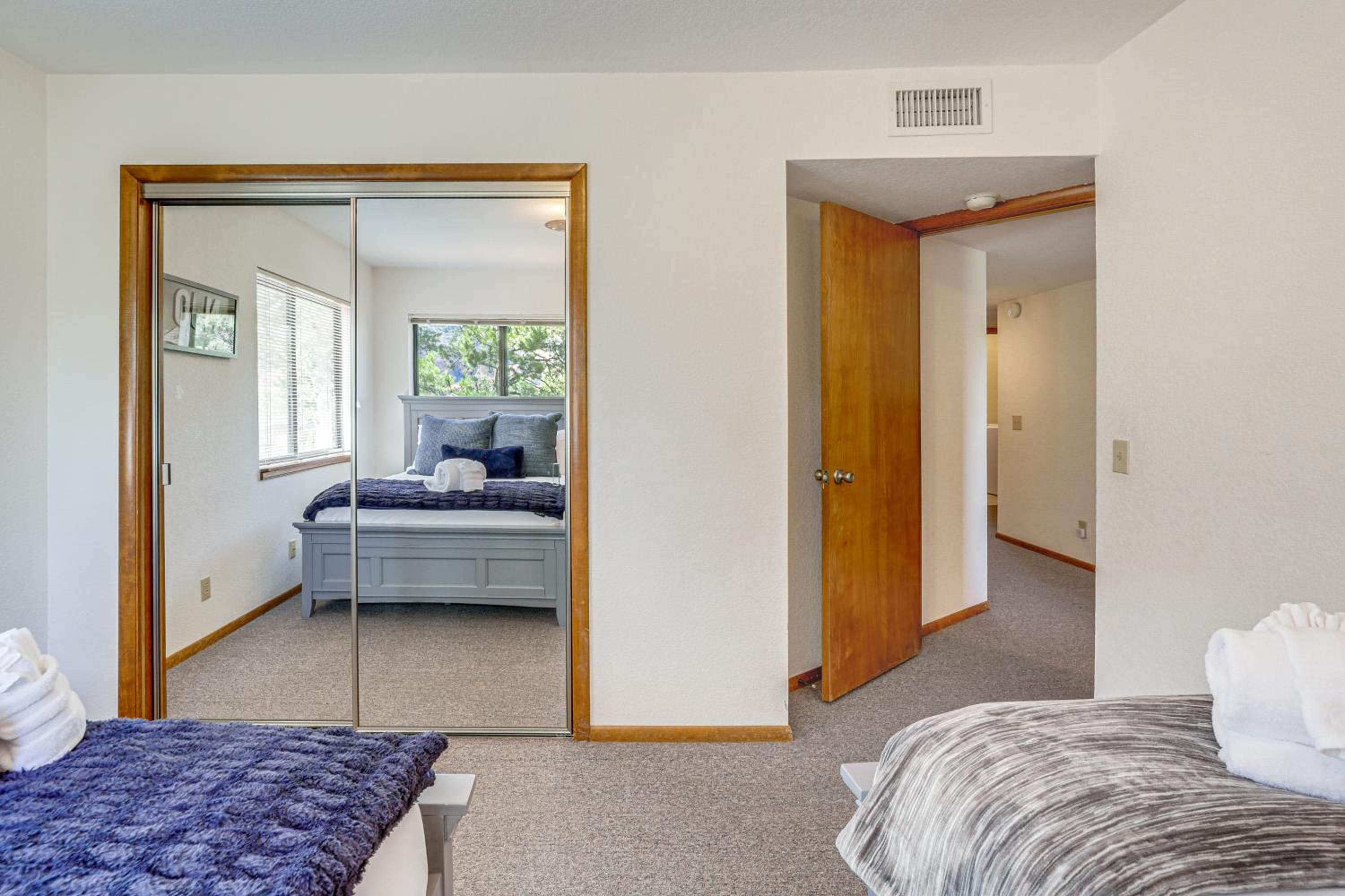 2 Mi to Uptown Sedona Home with Hot Tub and Fire Pit!