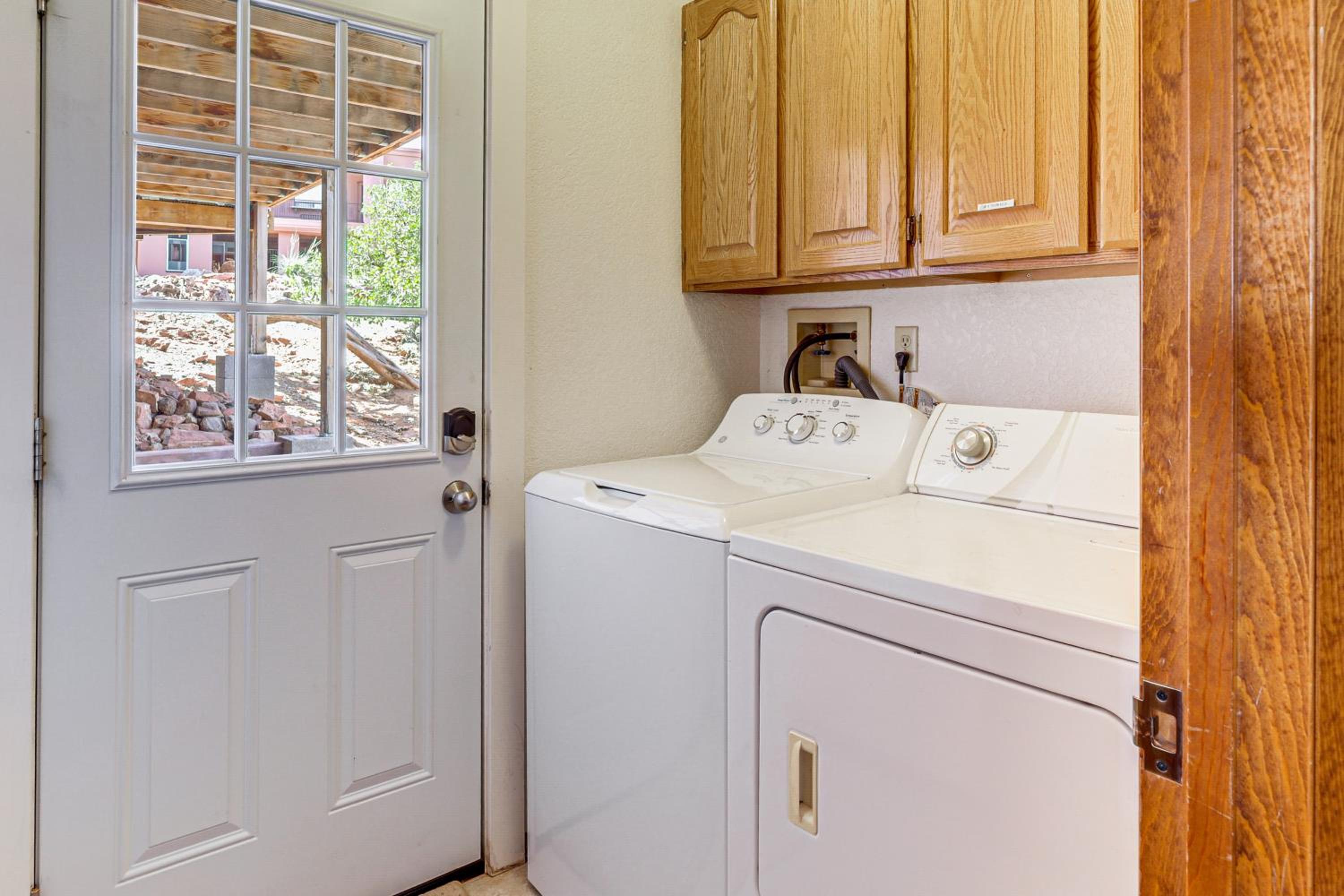 2 Mi to Uptown Sedona Home with Hot Tub and Fire Pit!