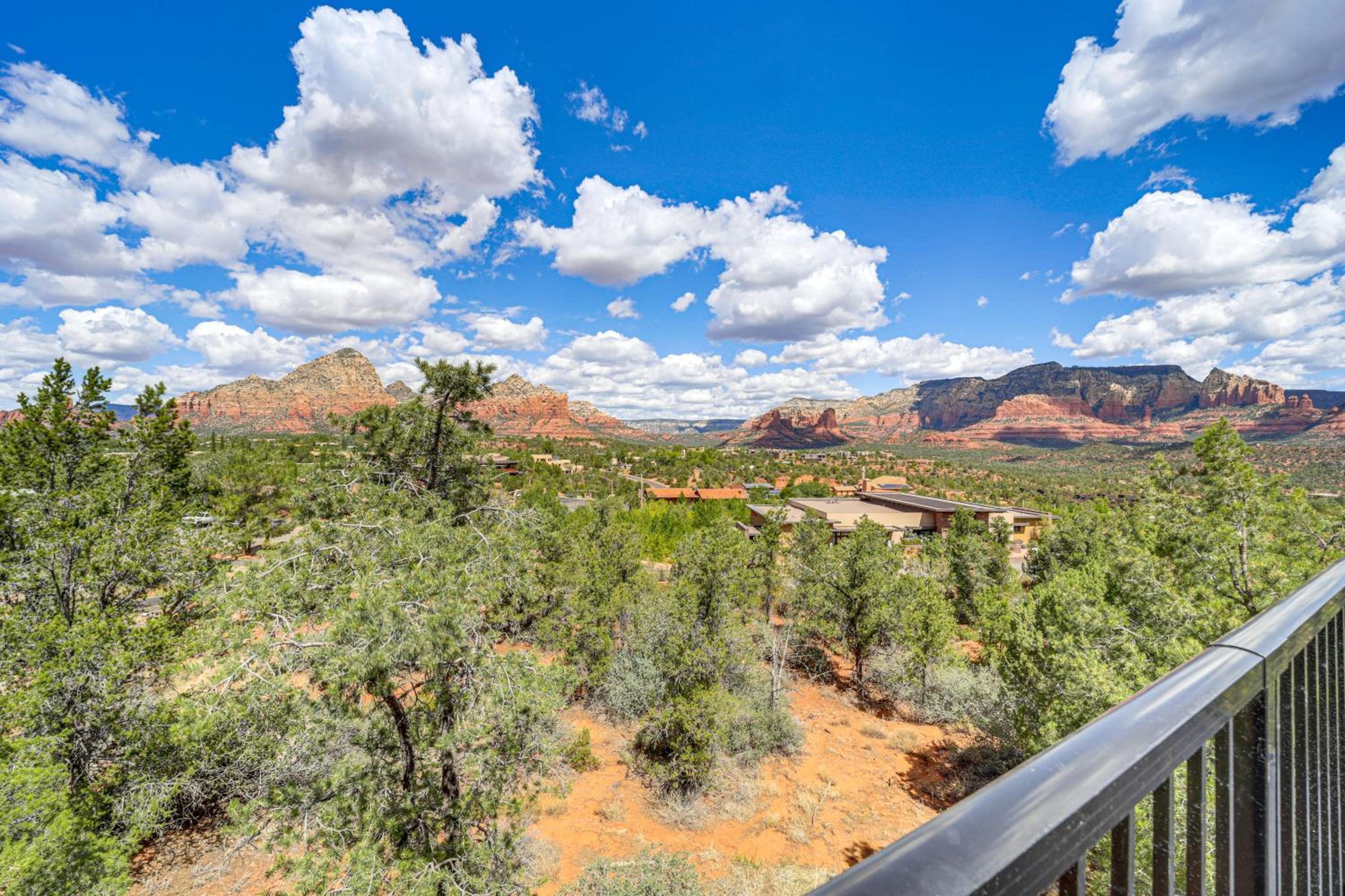 2 Mi to Uptown Sedona Home with Hot Tub and Fire Pit!