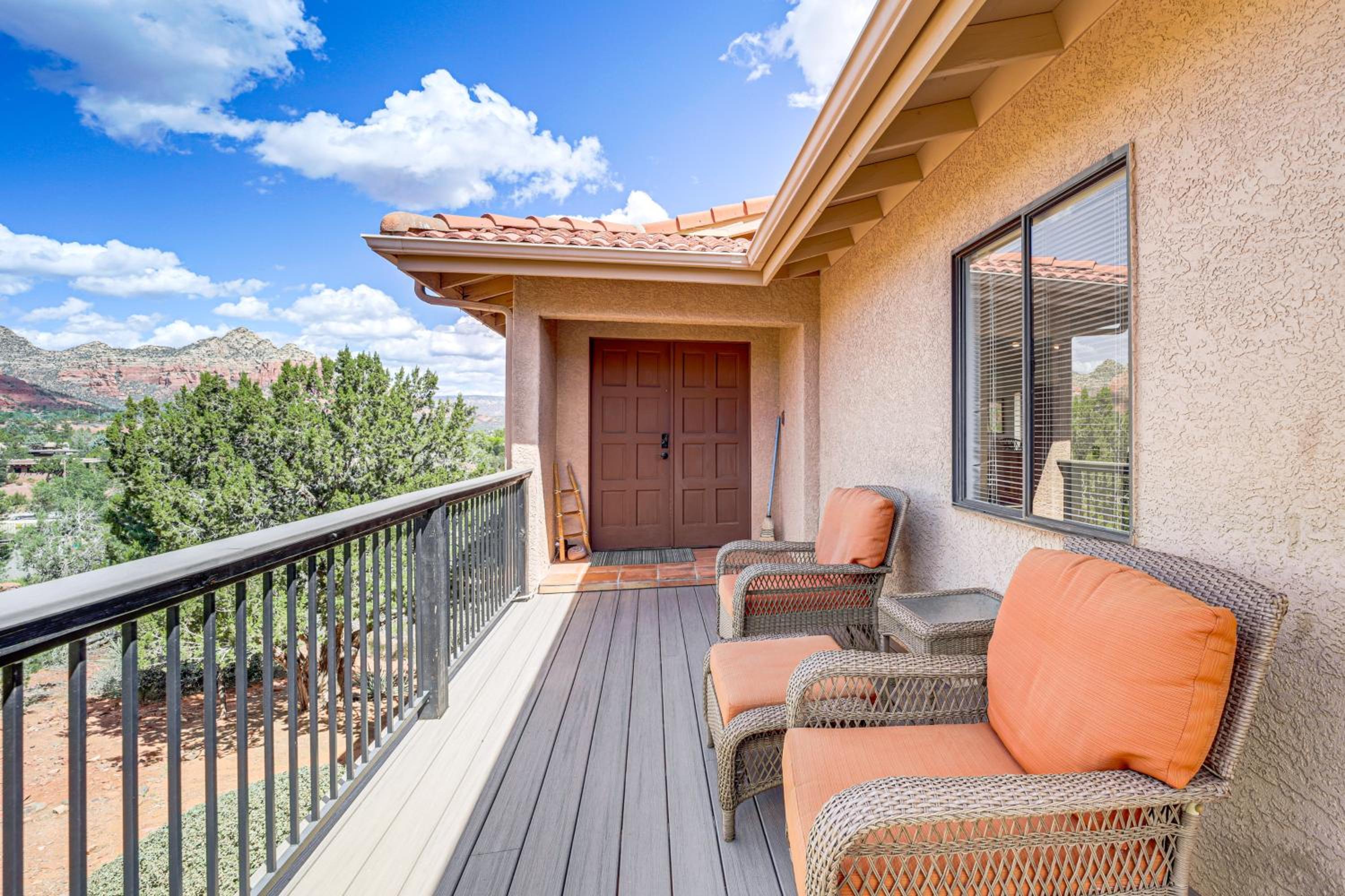 2 Mi to Uptown Sedona Home with Hot Tub and Fire Pit!