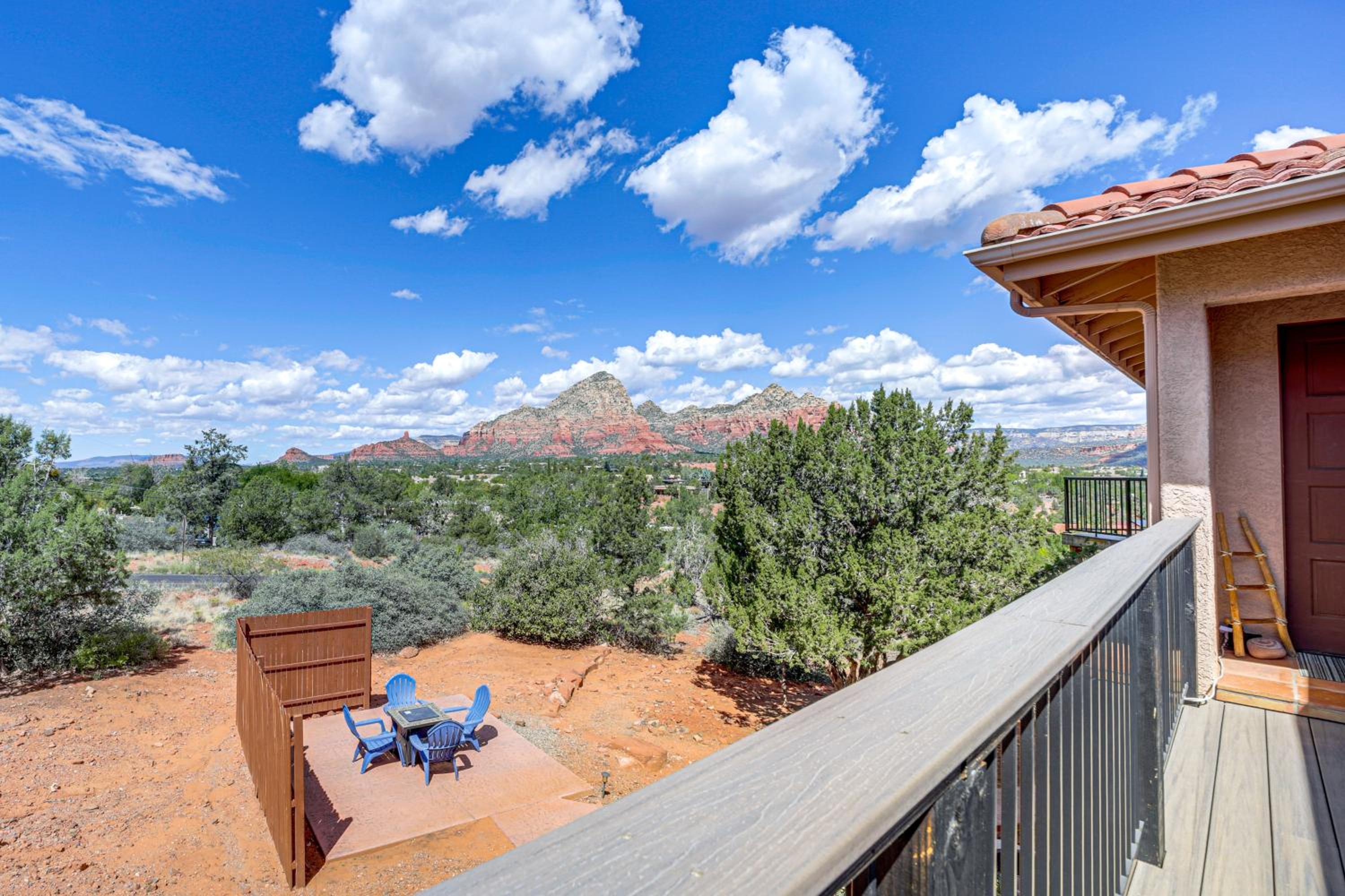 2 Mi to Uptown Sedona Home with Hot Tub and Fire Pit!