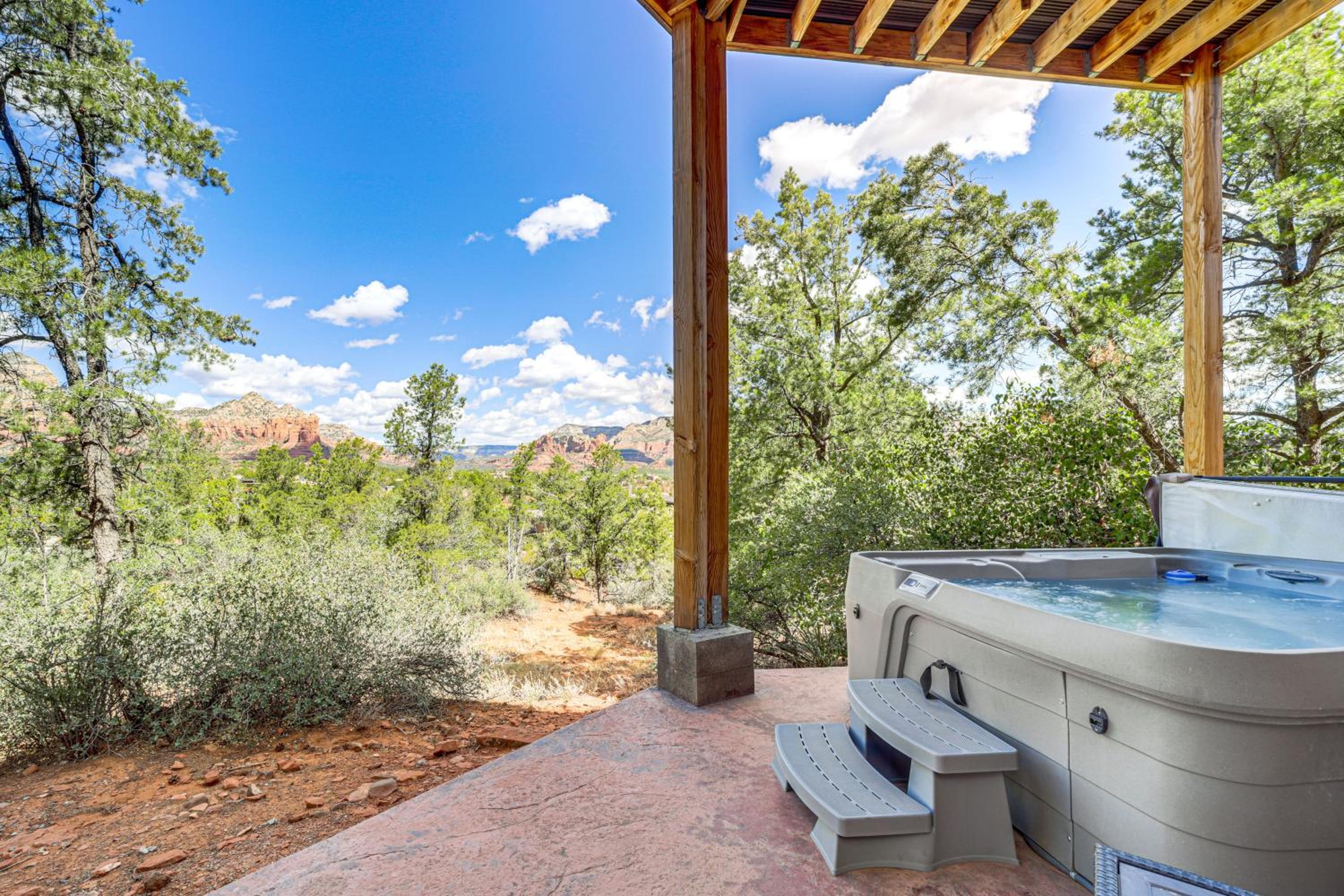 2 Mi to Uptown Sedona Home with Hot Tub and Fire Pit!