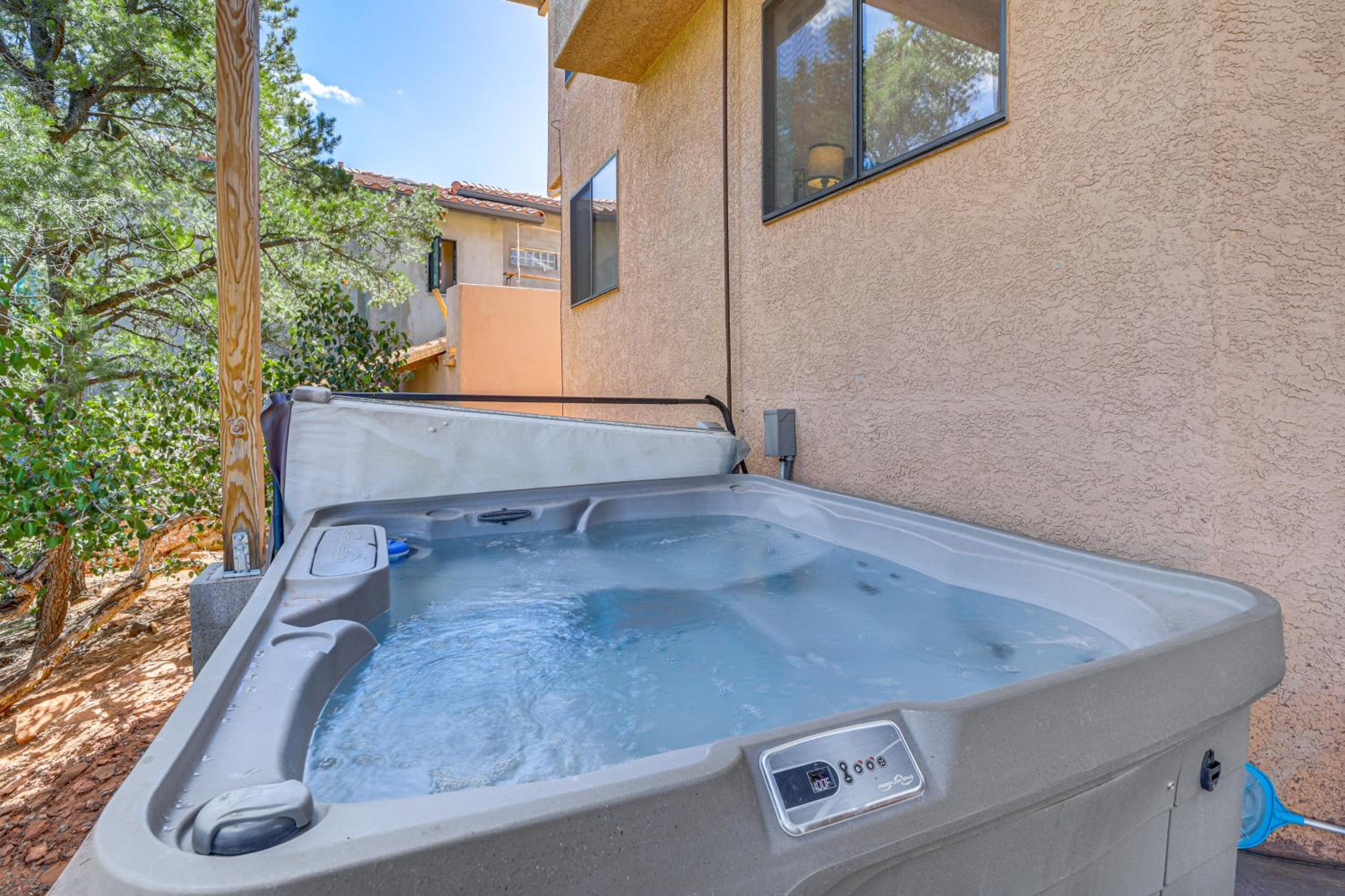 2 Mi to Uptown Sedona Home with Hot Tub and Fire Pit!
