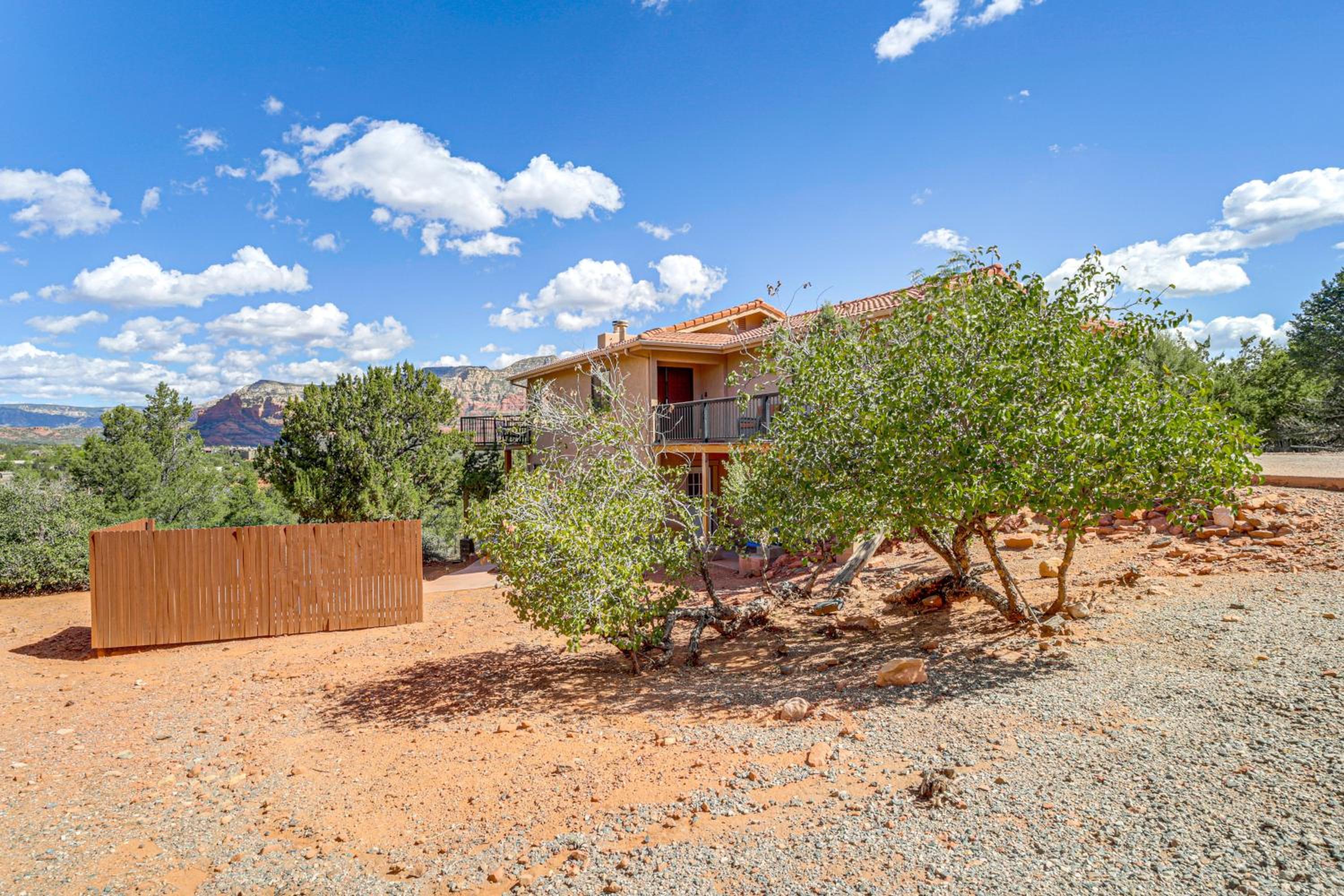 2 Mi to Uptown Sedona Home with Hot Tub and Fire Pit!