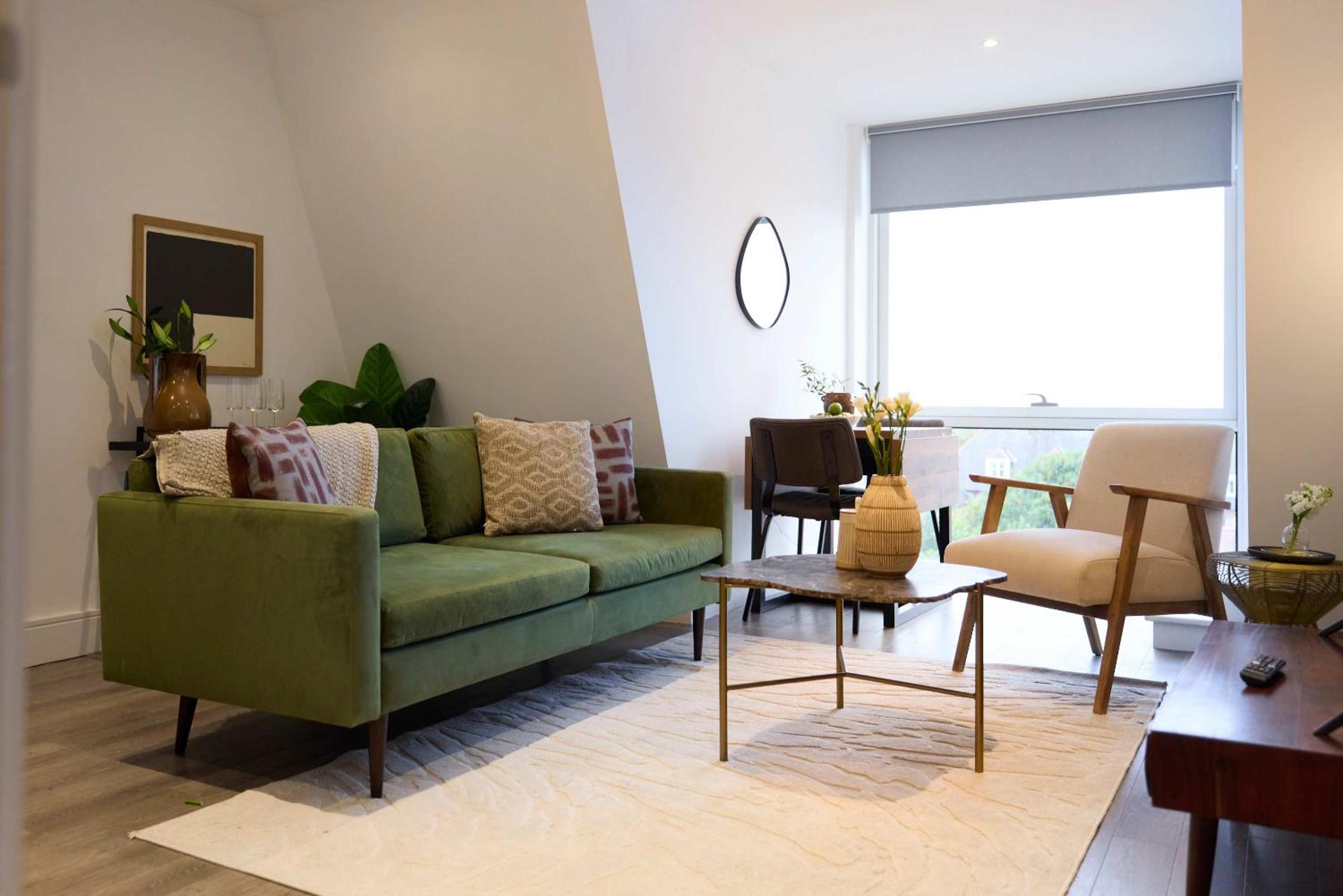 Streatham Hill Modern Flat with Balcony