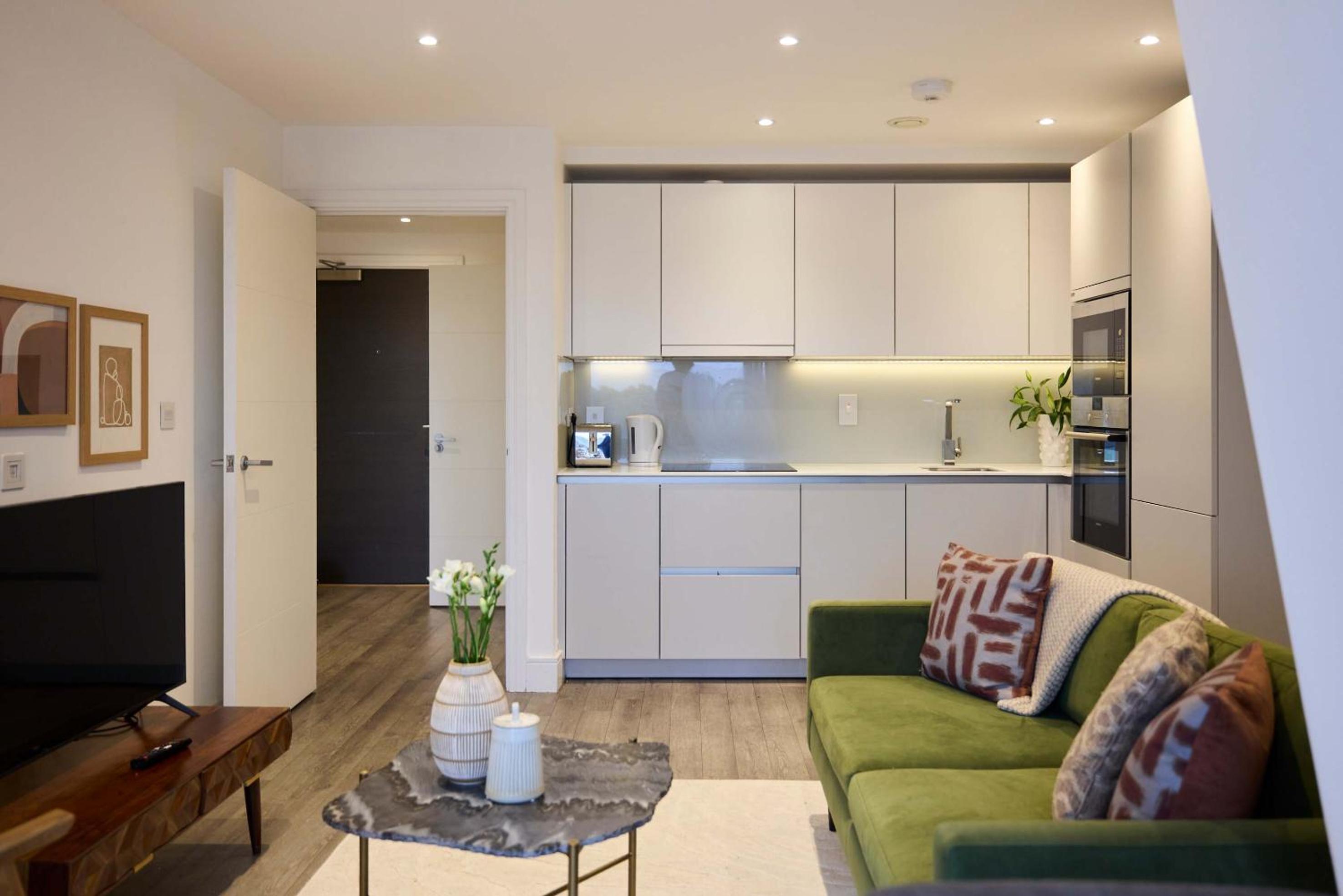 Streatham Hill Modern Flat with Balcony