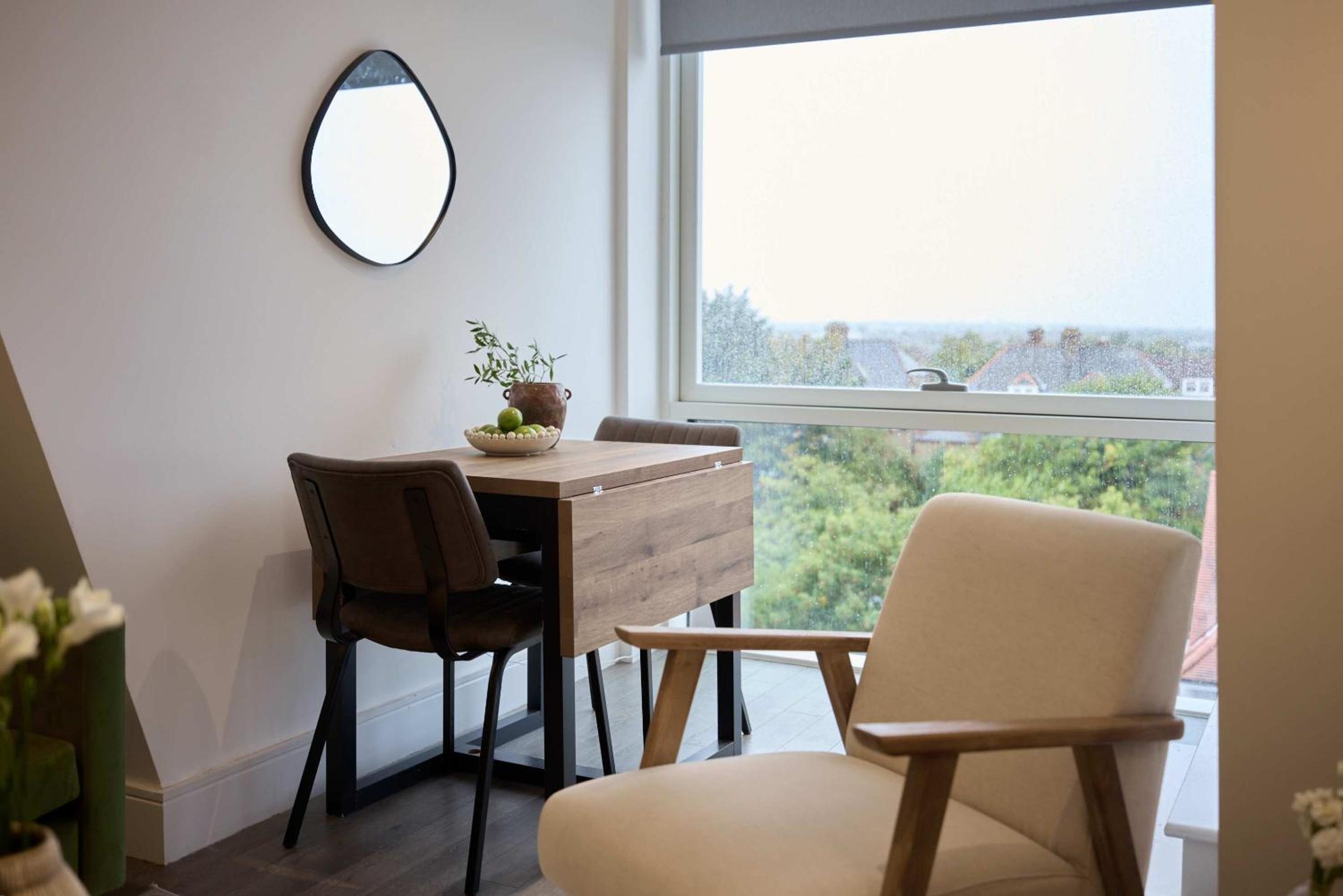 Streatham Hill Modern Flat with Balcony