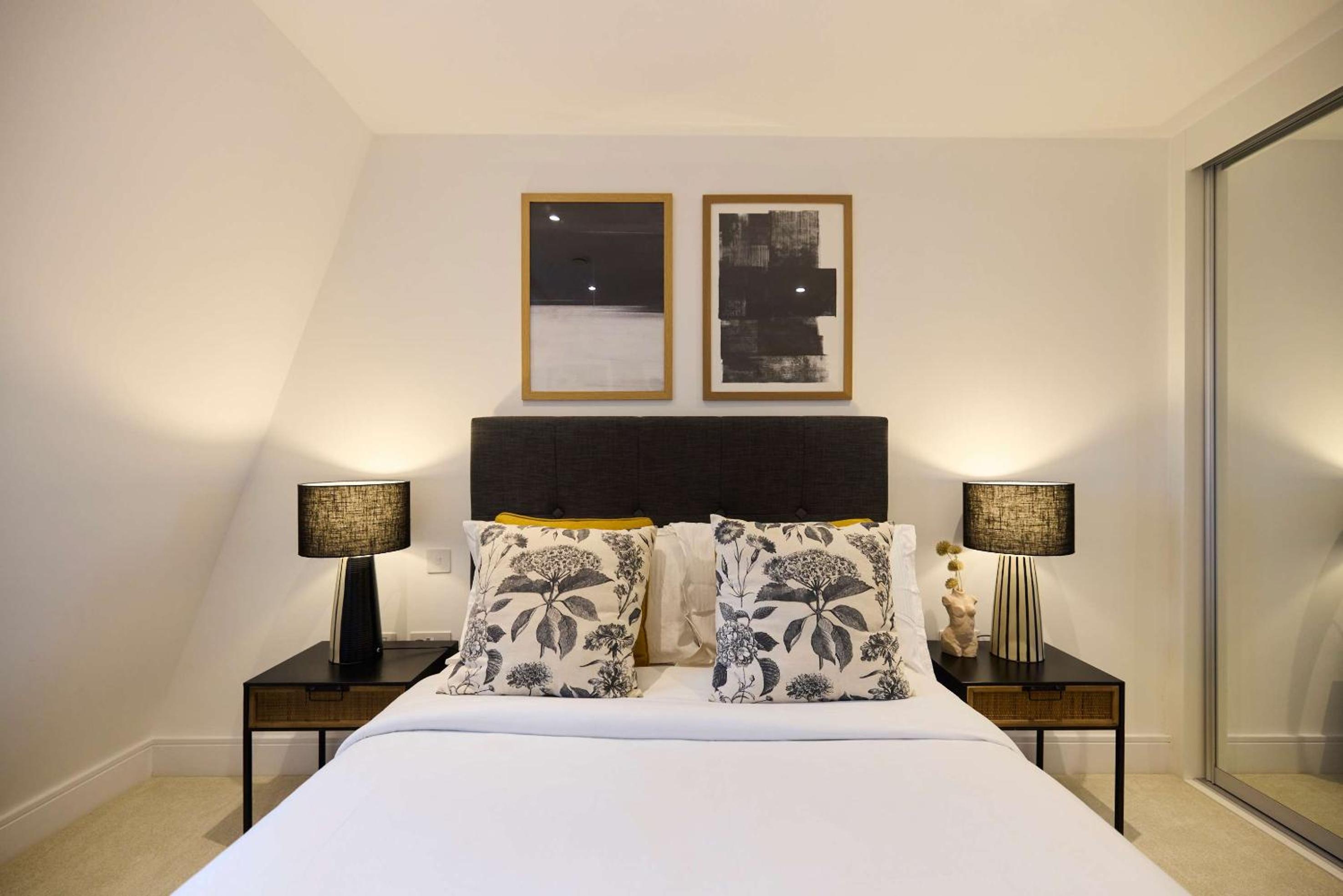 Streatham Hill Modern Flat with Balcony