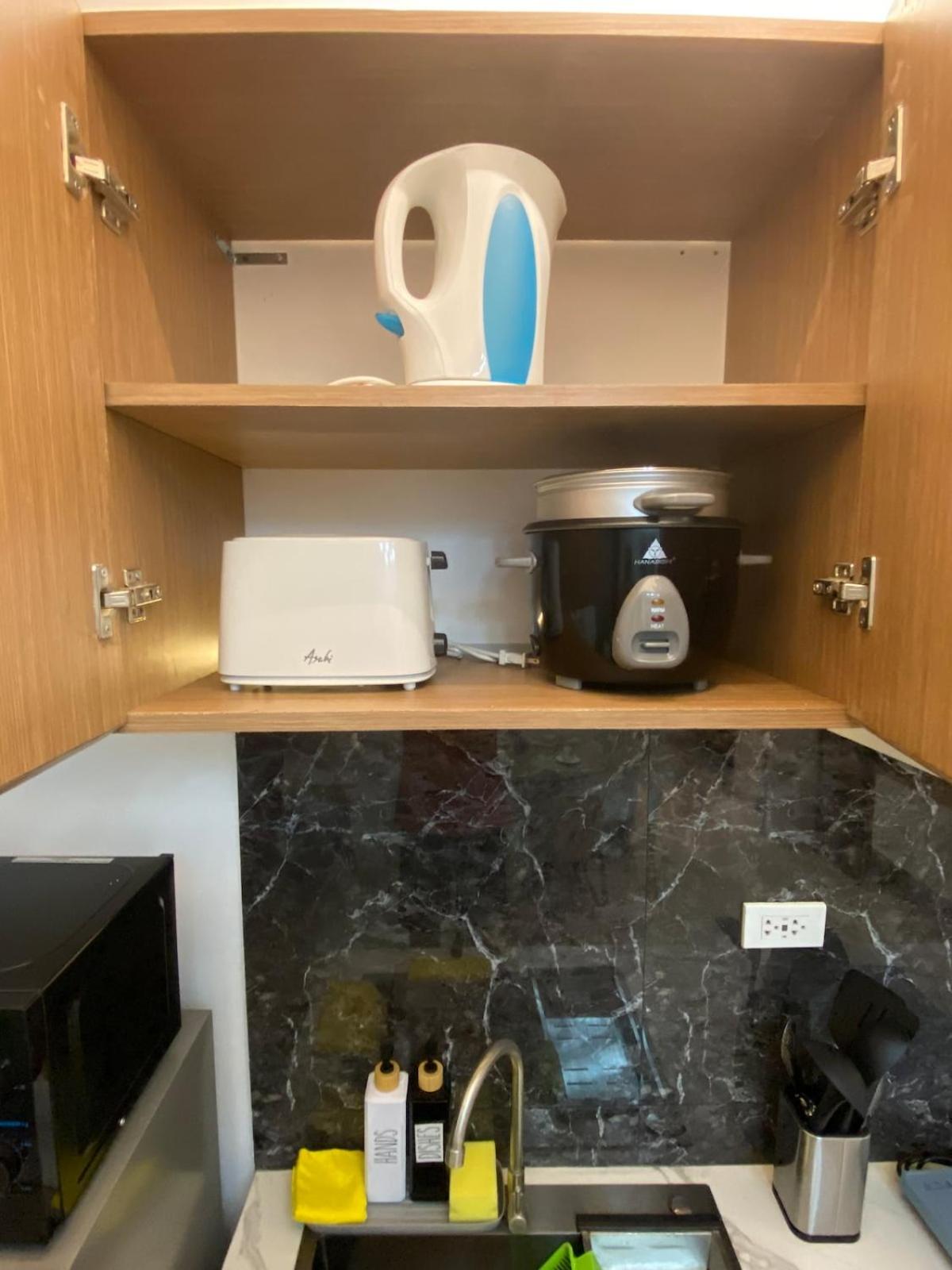 Seven-Eleven Inn 1BR Condo - Royal Oceancrest Mactan