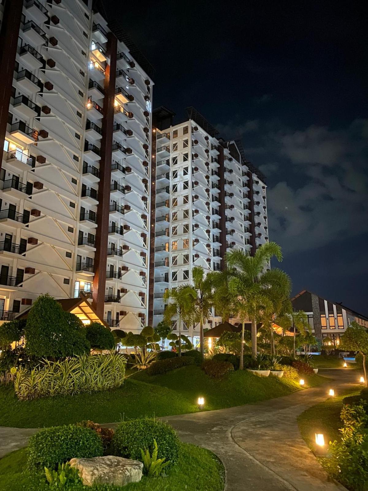 Seven-Eleven Inn 1BR Condo - Royal Oceancrest Mactan