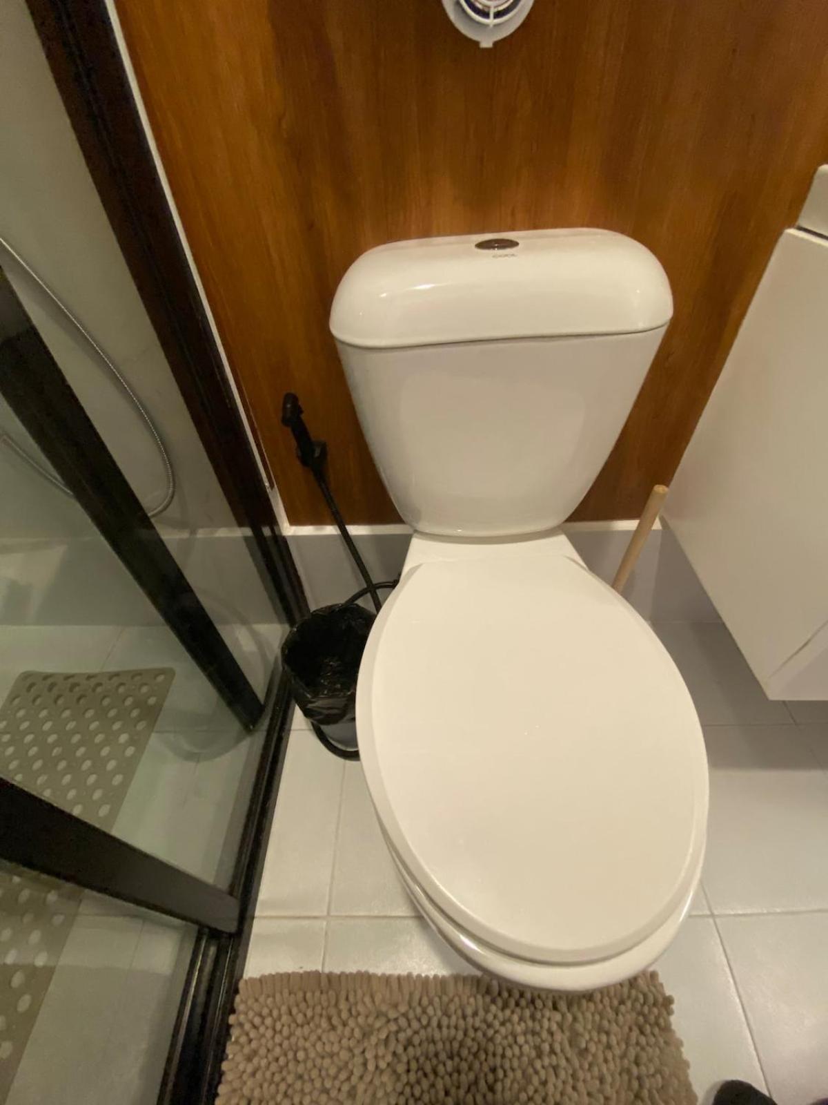 Seven-Eleven Inn 1BR Condo - Royal Oceancrest Mactan