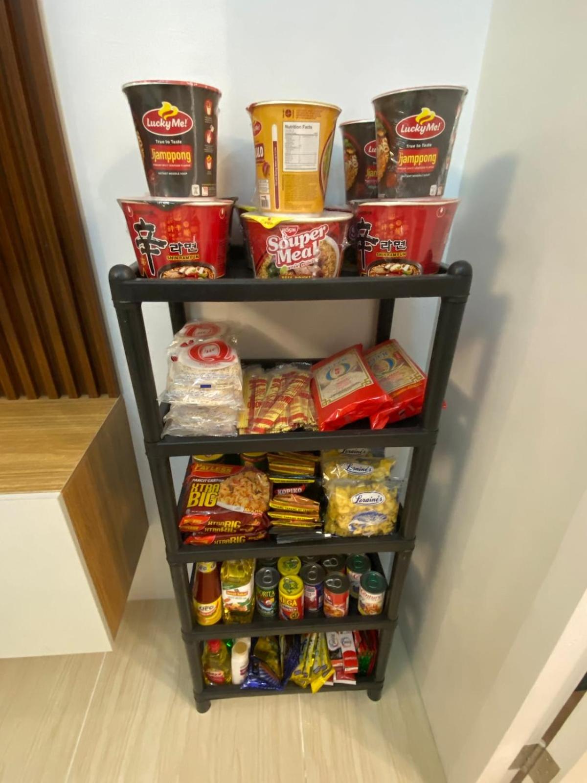 Seven-Eleven Inn 1BR Condo - Royal Oceancrest Mactan