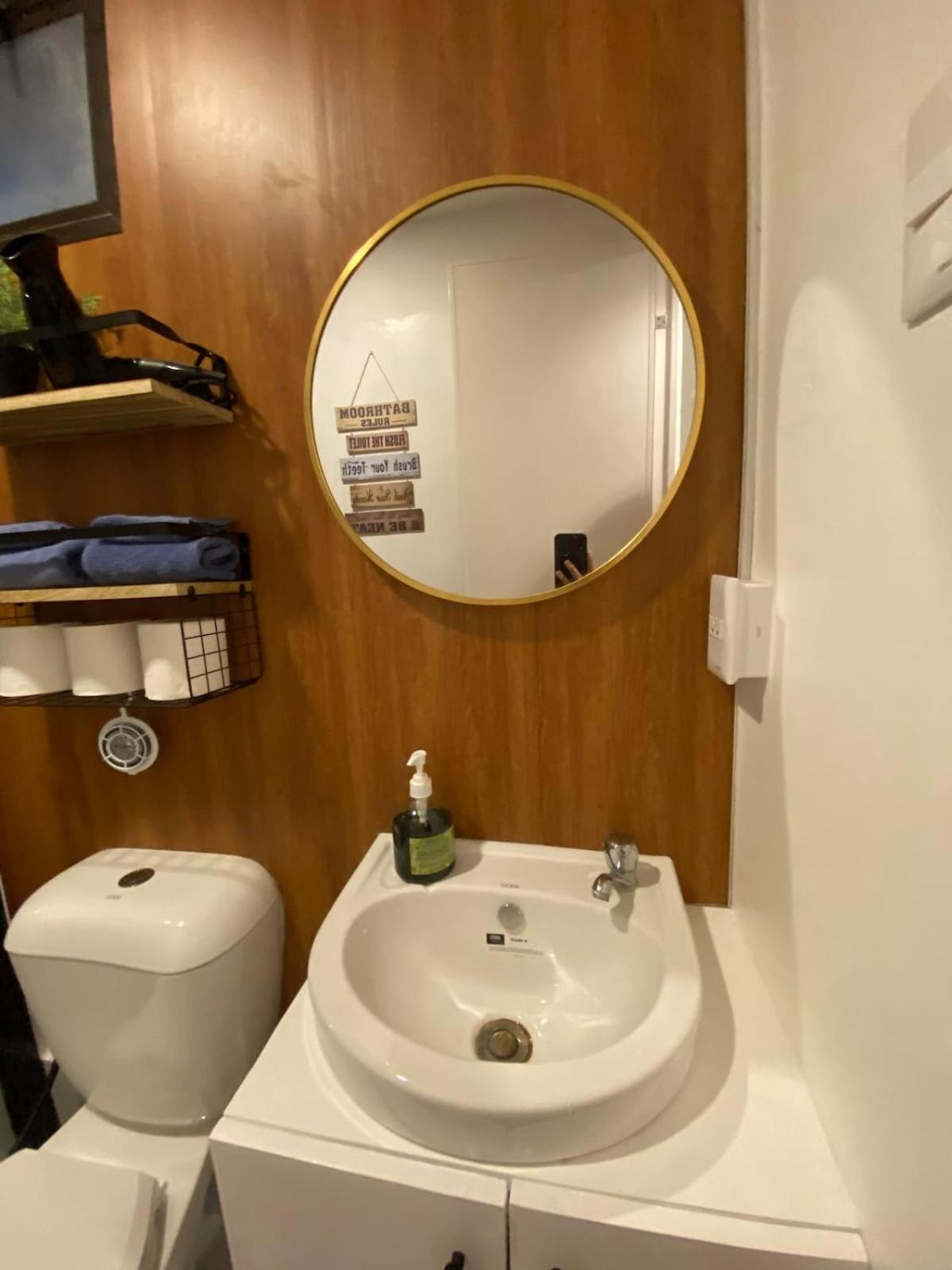Seven-Eleven Inn 1BR Condo - Royal Oceancrest Mactan