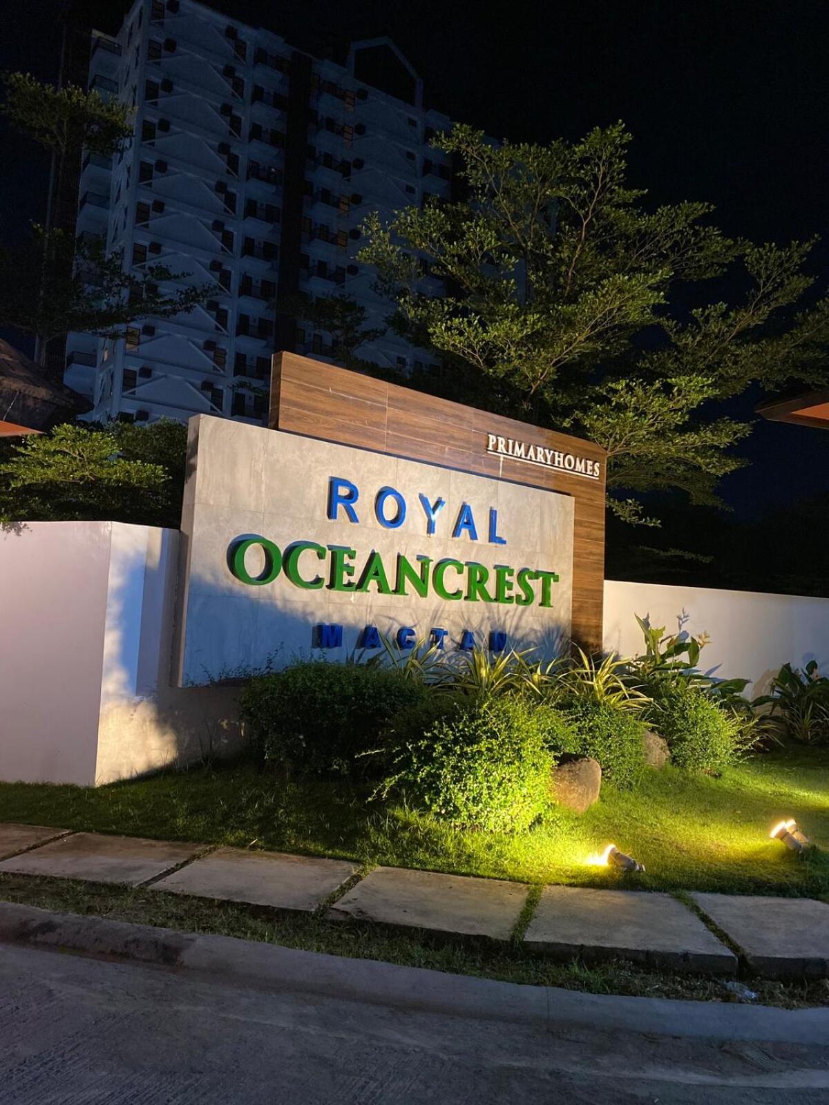 Seven-Eleven Inn 1BR Condo - Royal Oceancrest Mactan
