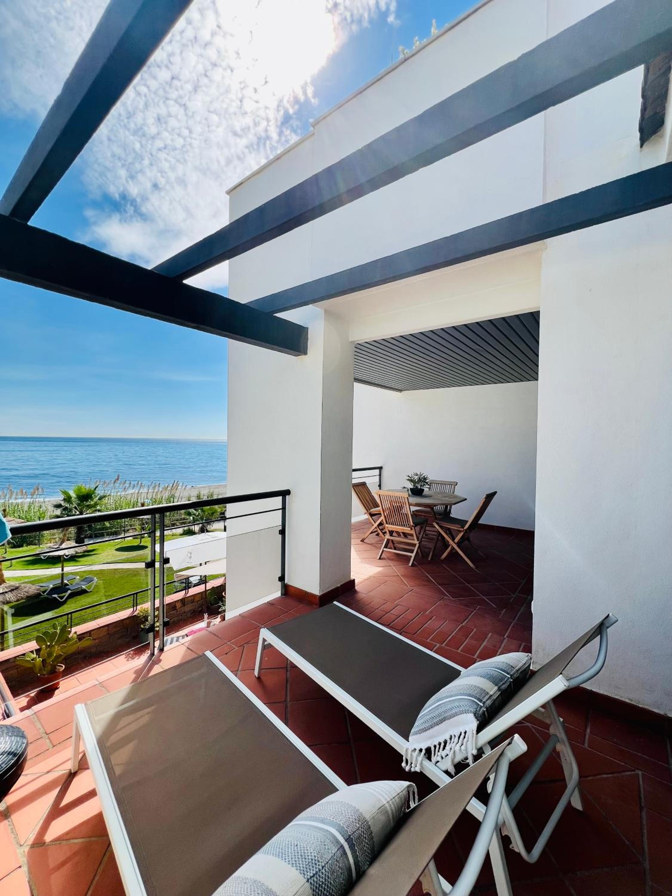 BEACHFRONT Premium Casares del Mar