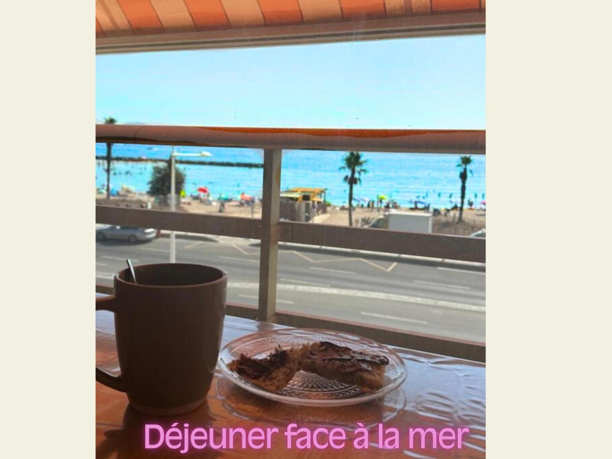 Studio climatisé front de mer avec vue mer panoramique et parking
