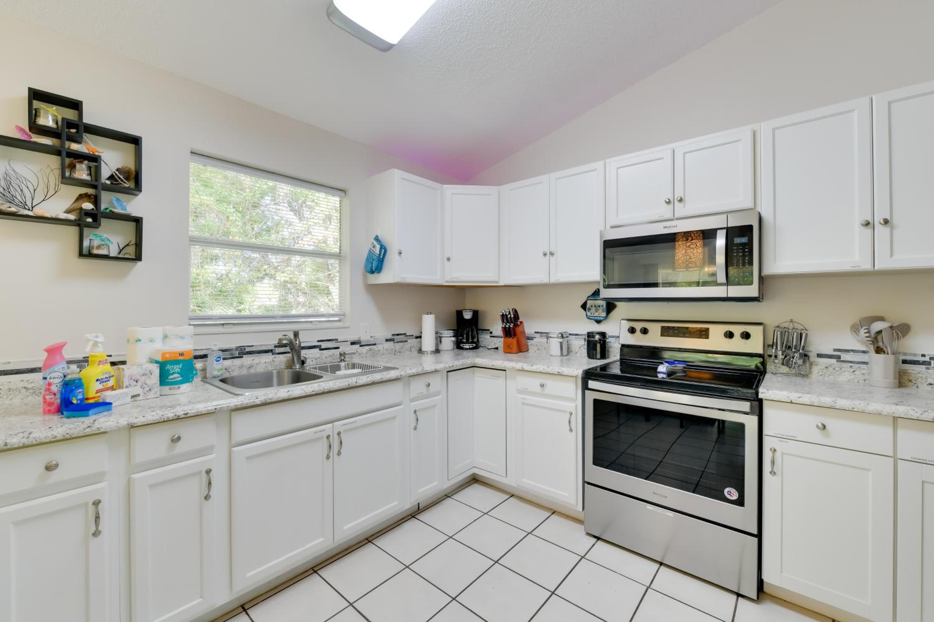 Couples Getaway Near Historic Downtown Venice!