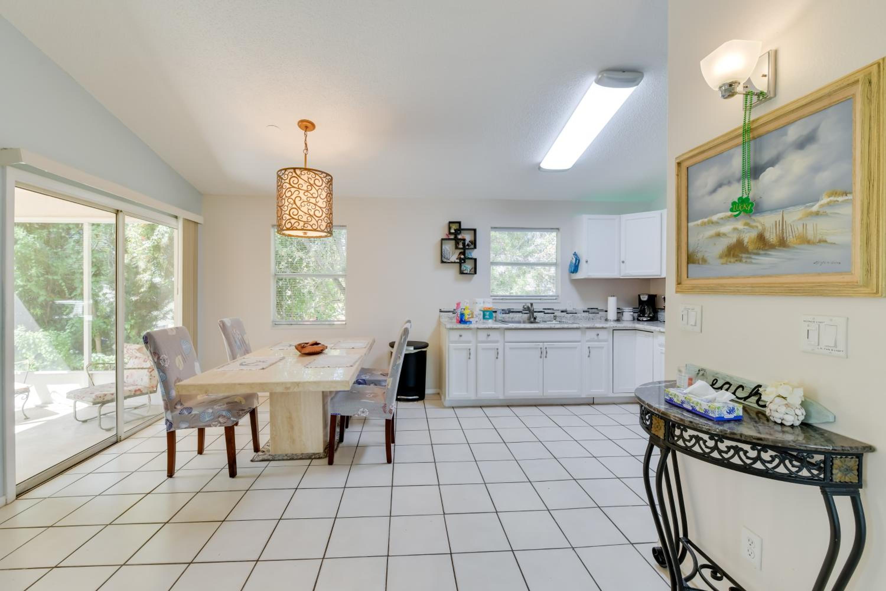 Couples Getaway Near Historic Downtown Venice!
