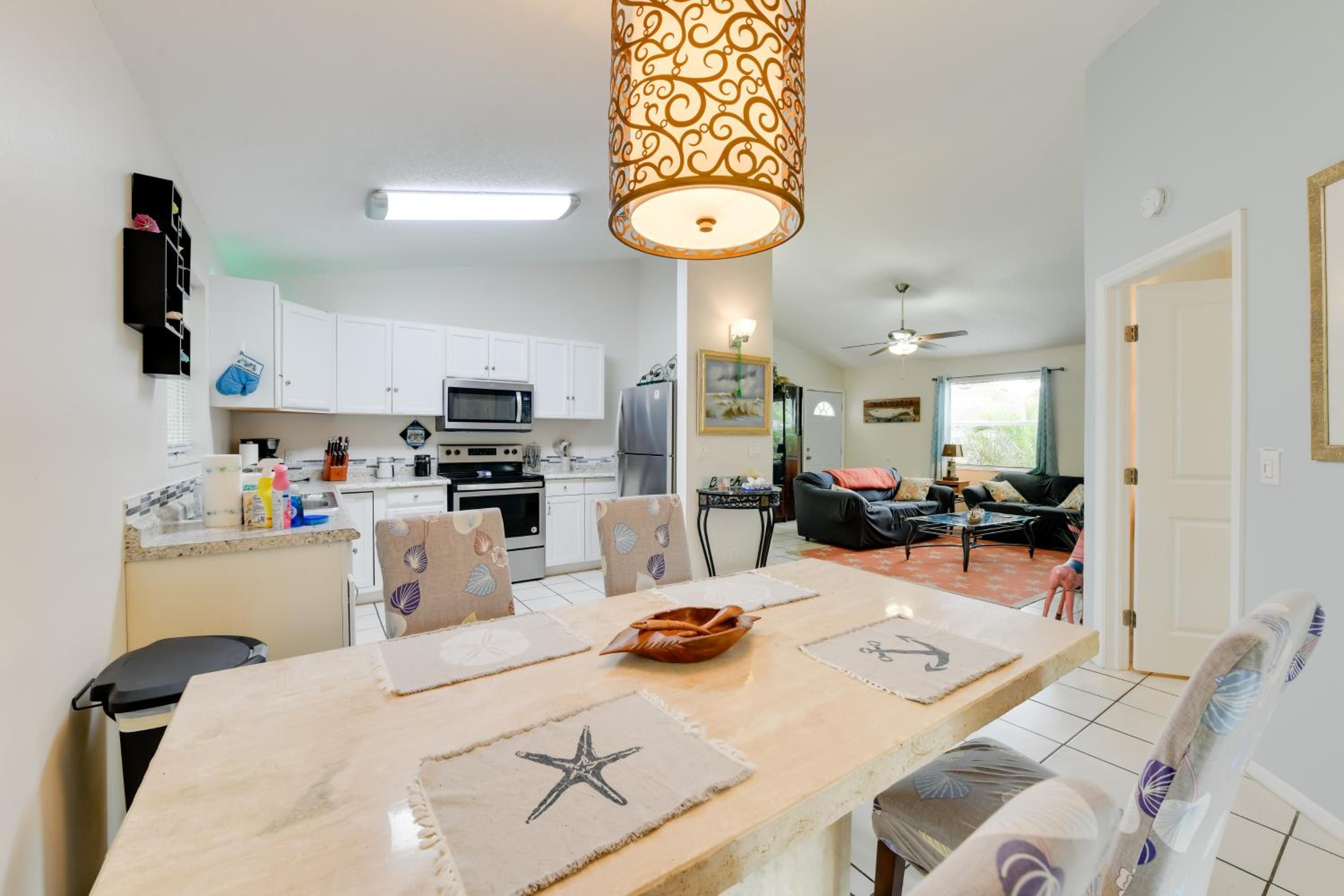 Couples Getaway Near Historic Downtown Venice!