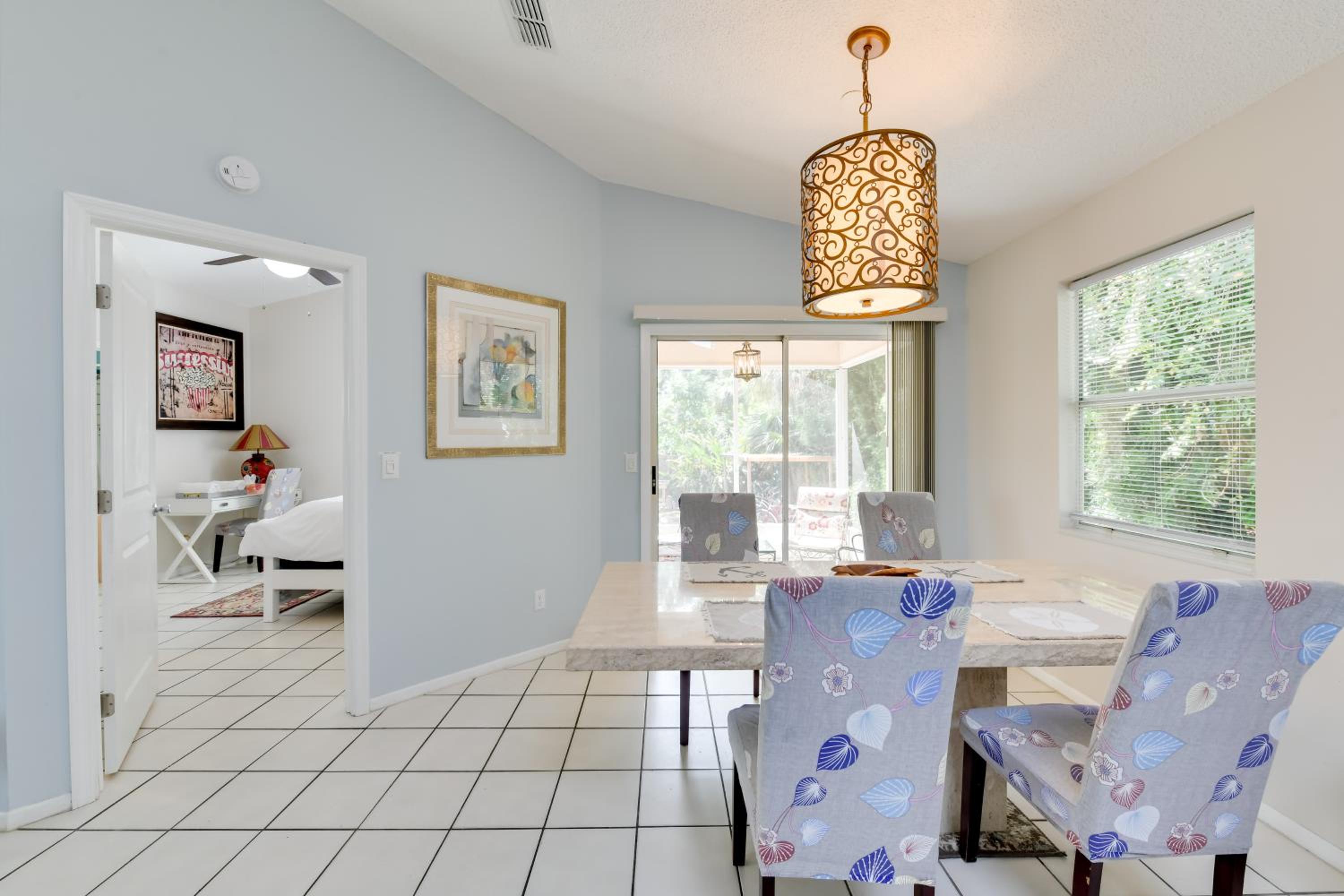 Couples Getaway Near Historic Downtown Venice!