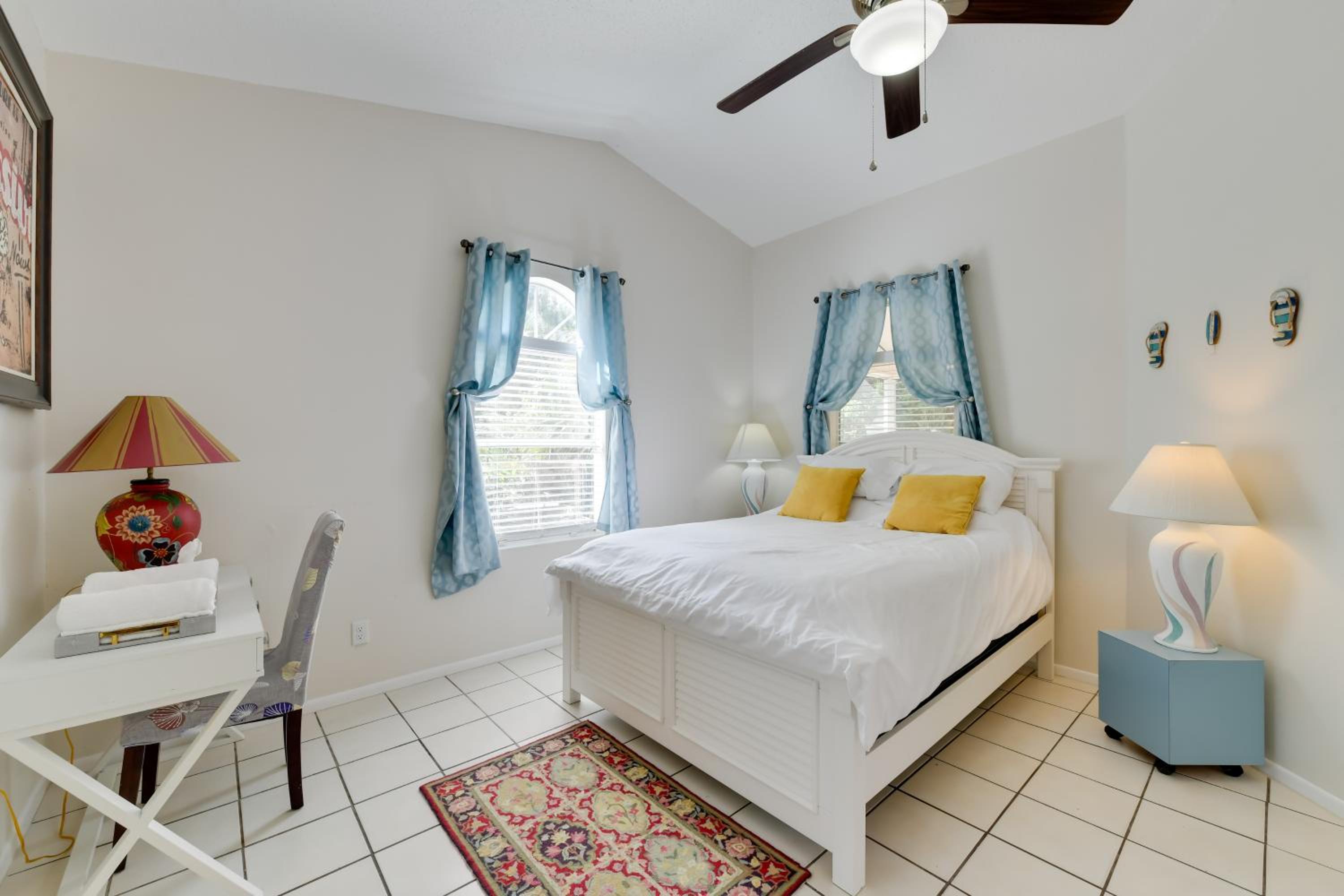 Couples Getaway Near Historic Downtown Venice!