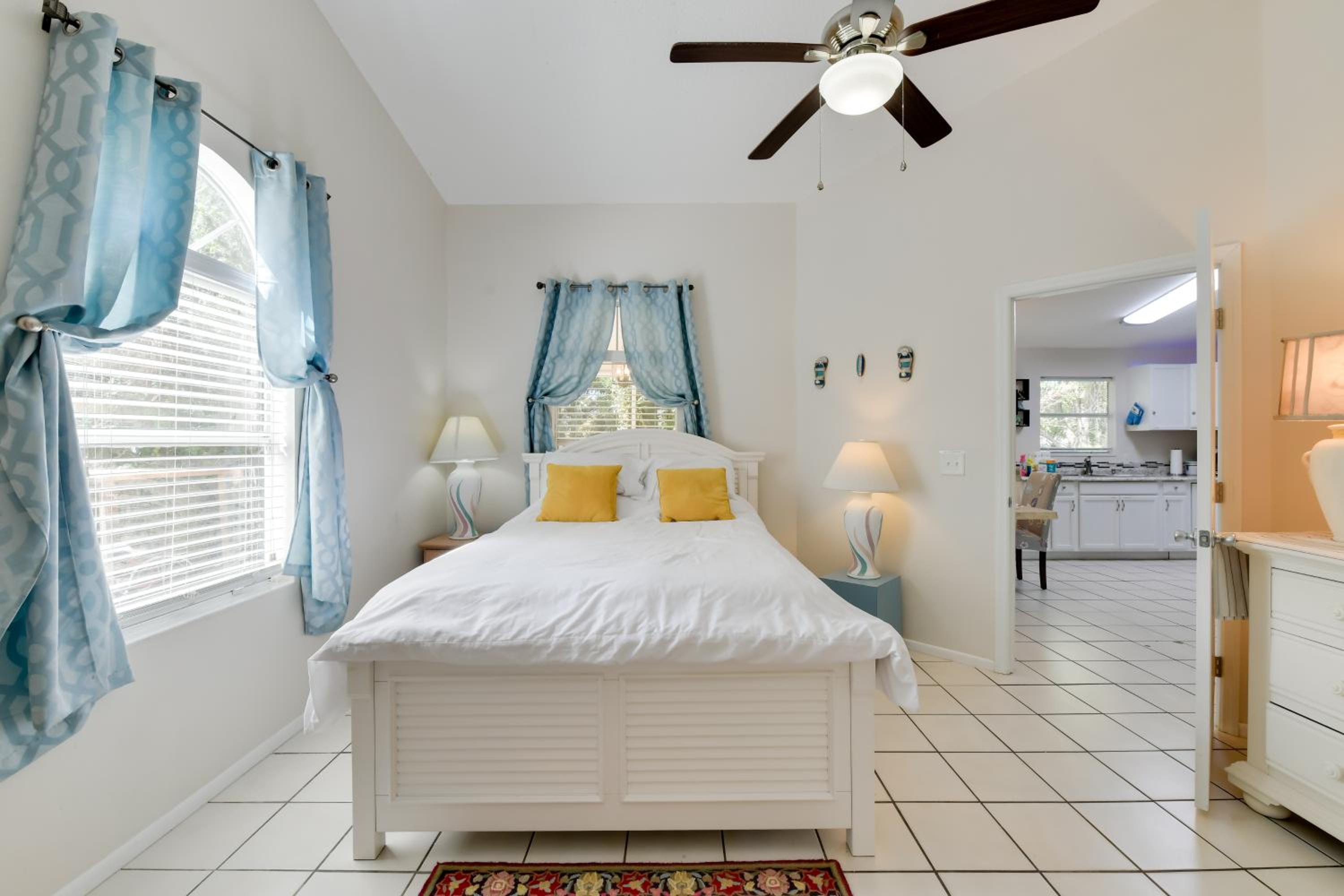 Couples Getaway Near Historic Downtown Venice!