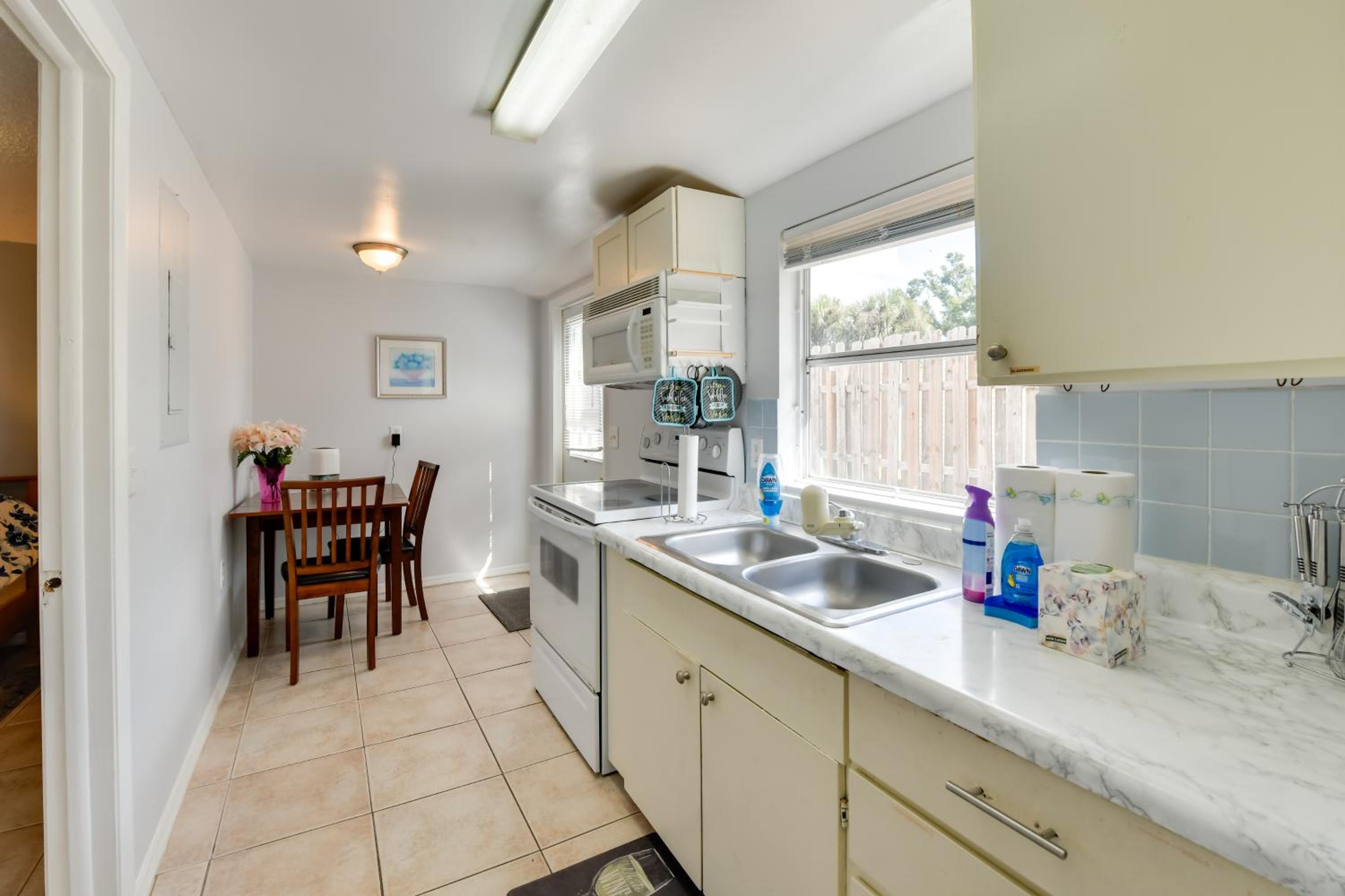 Less Than 1 Mi to Beach Peaceful Escape in Nokomis