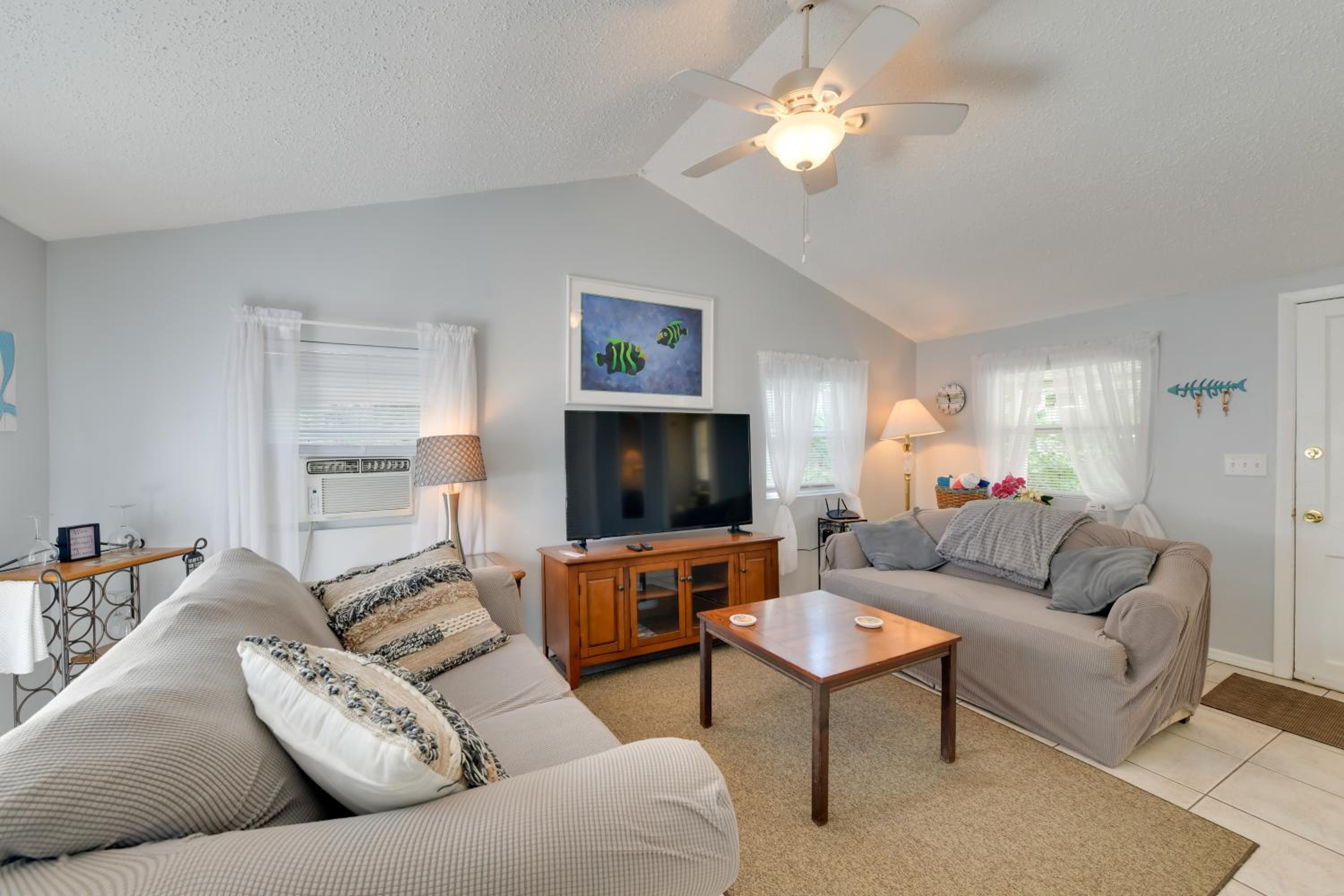 Less Than 1 Mi to Beach Peaceful Escape in Nokomis