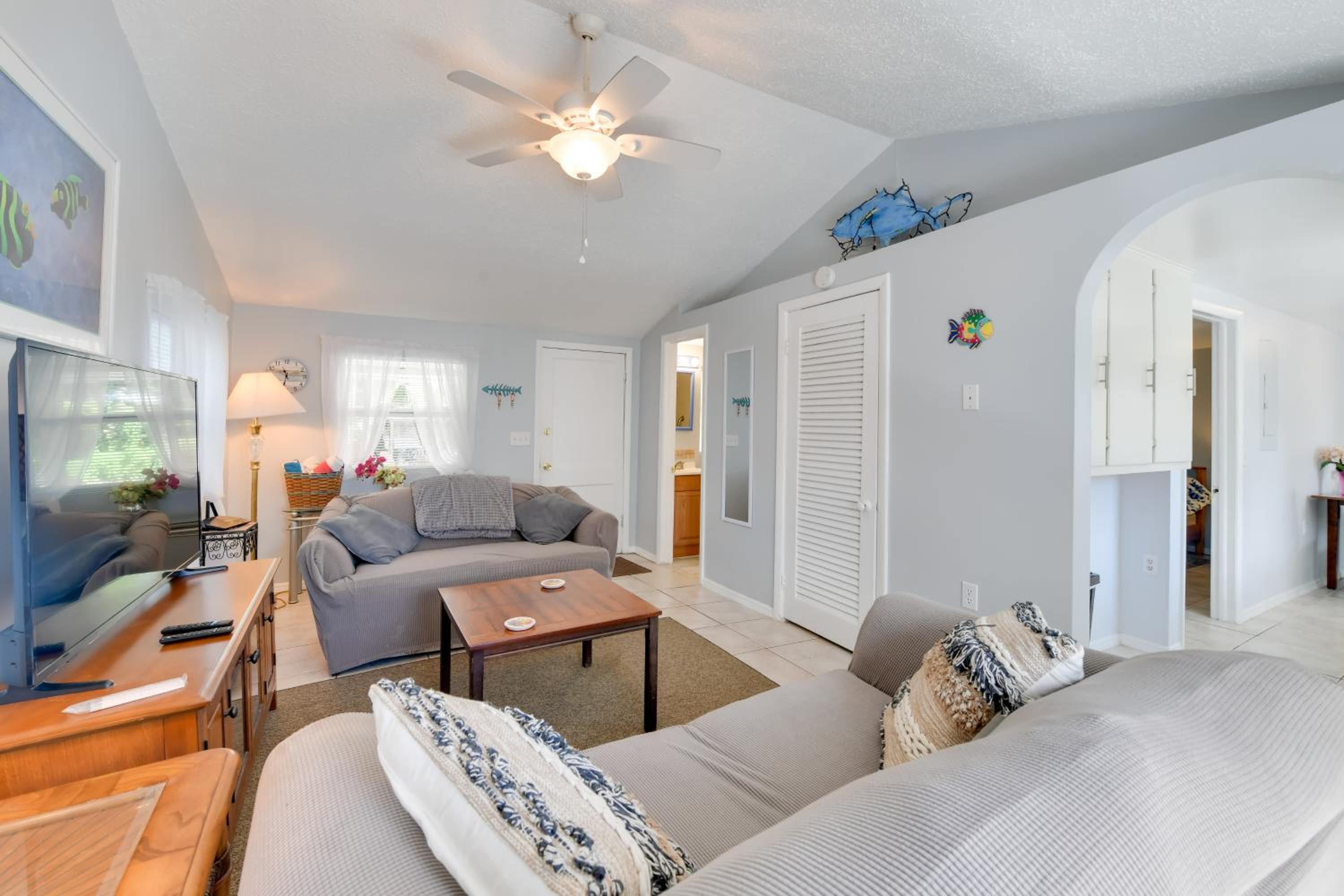 Less Than 1 Mi to Beach Peaceful Escape in Nokomis