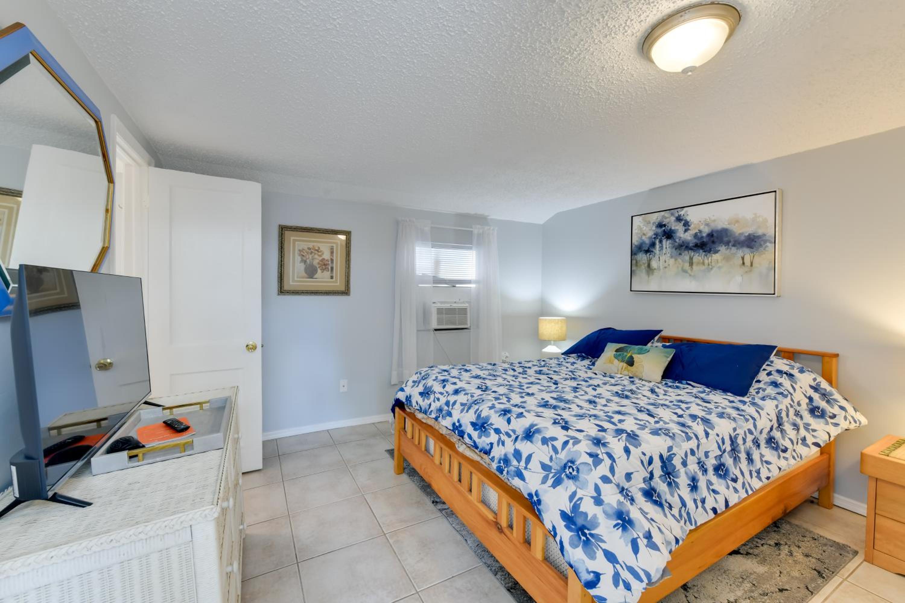 Less Than 1 Mi to Beach Peaceful Escape in Nokomis